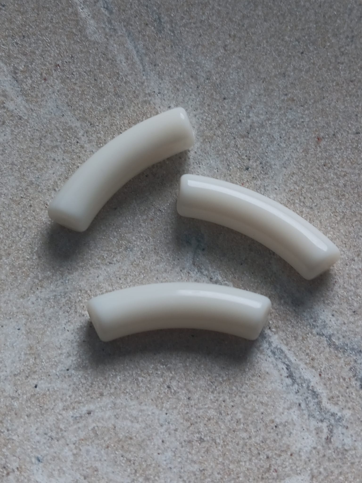 perlesetcreationbijoux-perle-tube-incurve-32x9mm-blanc