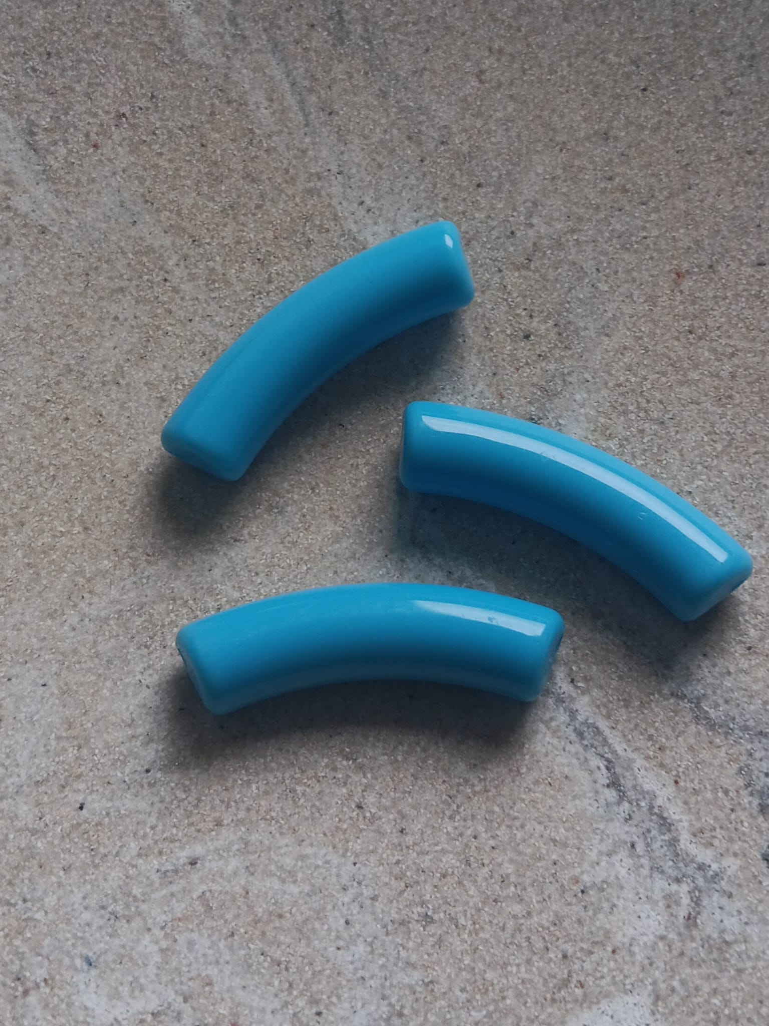 perlesetcreationbijoux-perle-tube-incurve-32x9mm-bleu