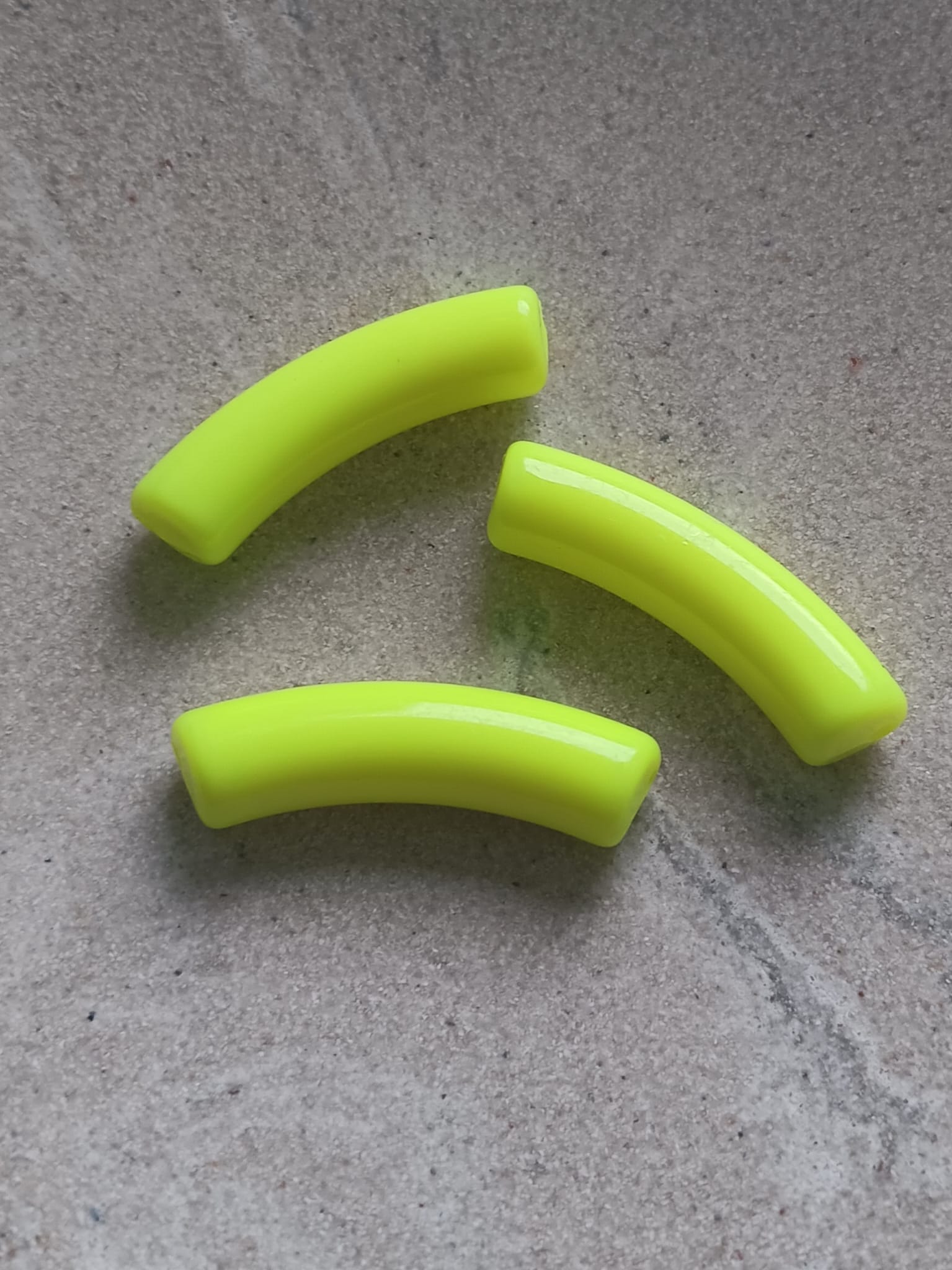 perlesetcreationbijoux-perle-tube-incurve-32x9mm-jaune