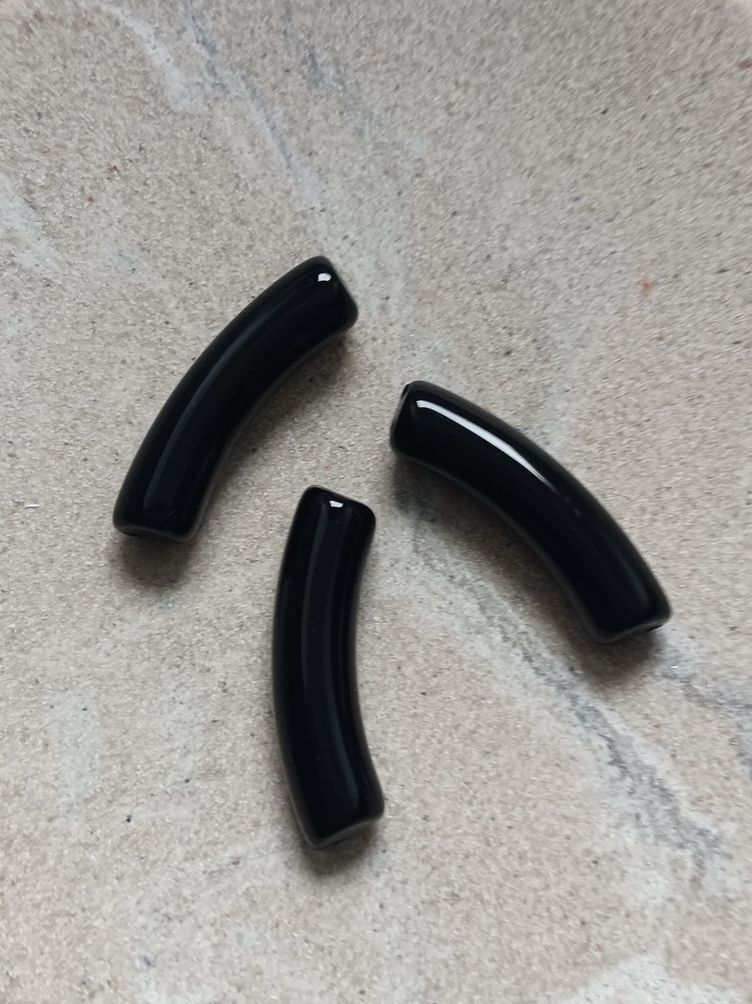 perlesetcreationbijoux - perles tubes incurvés en acrylique noir
