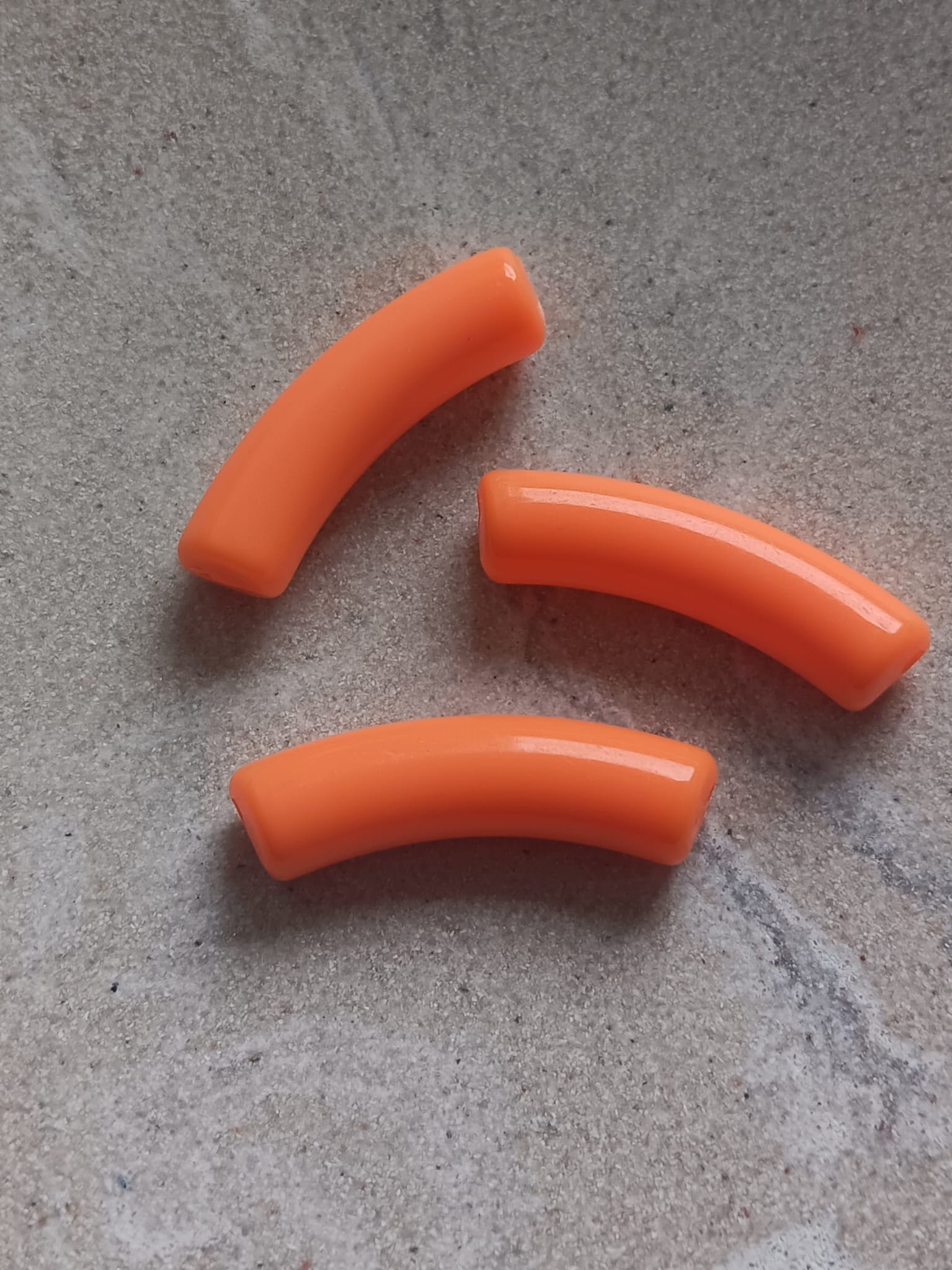 perlesetcreationbijoux-perle-tube-incurve-32x9mm-orange