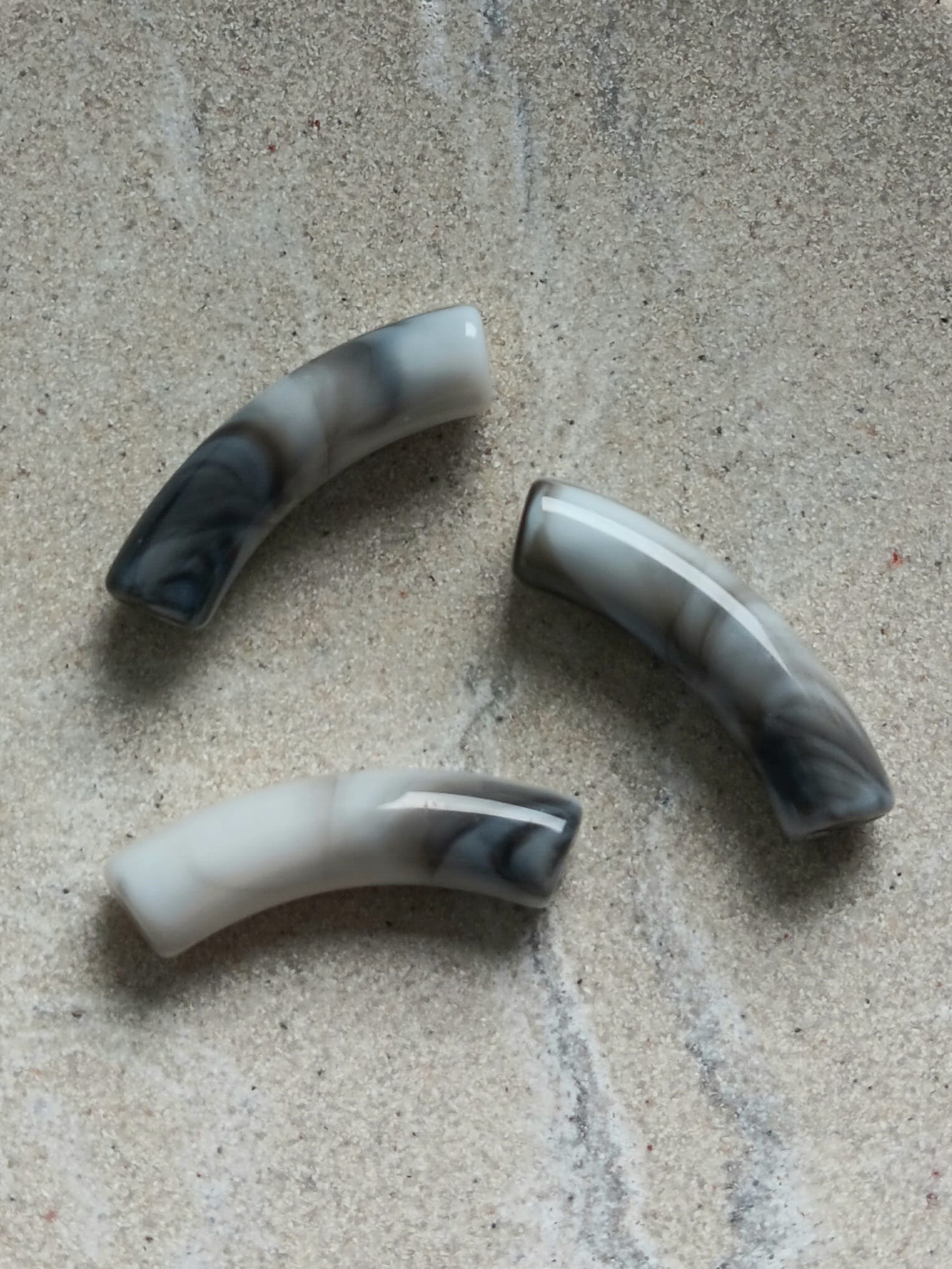 perlesetcreationbijoux-perle-tube-incurve-marbre-gris