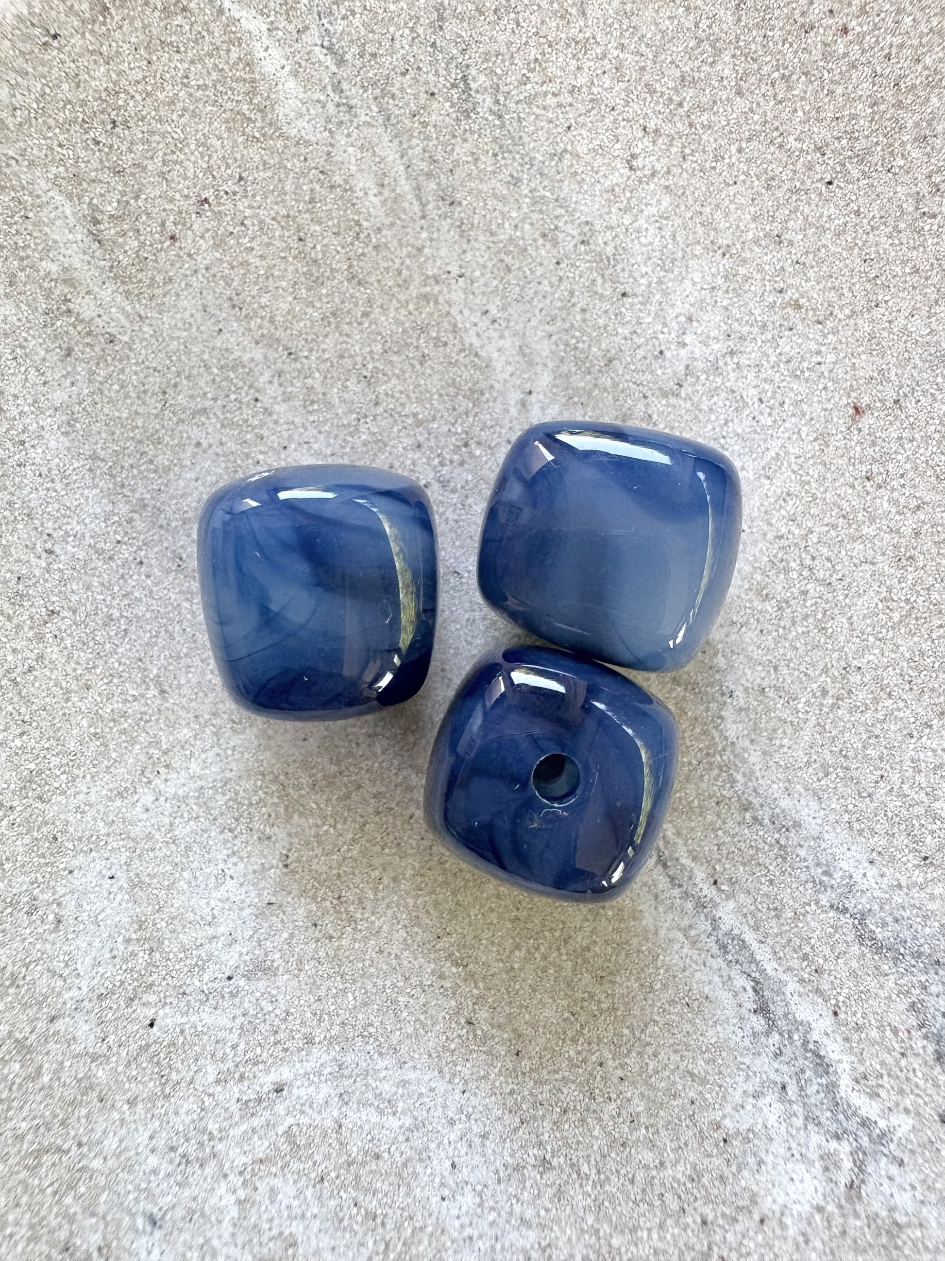 Perle carrée marbrée en acrylique - 17 mm