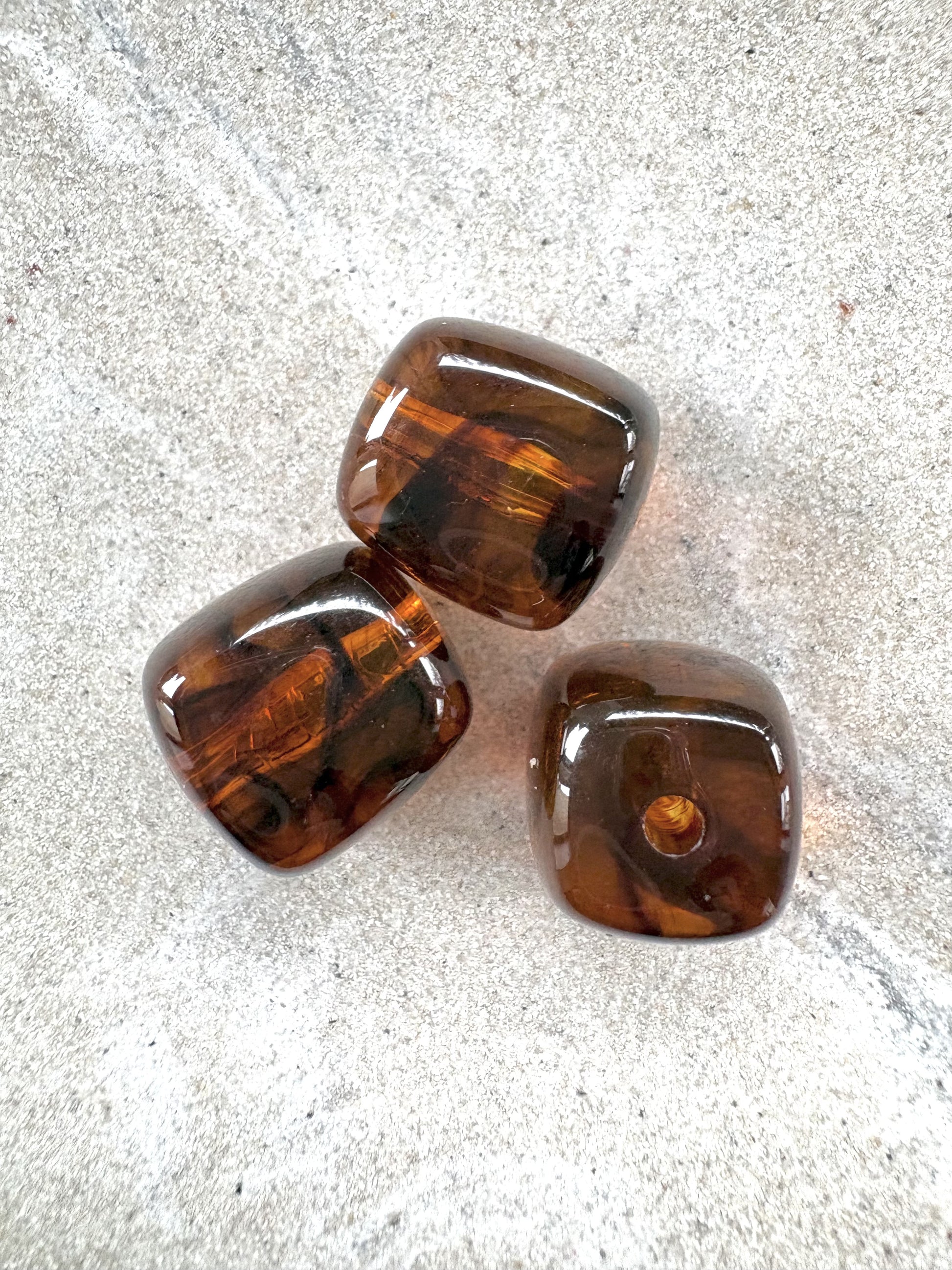 perlesetcreationbijoux - perles carrées marbrées en acrylique de 17 mm de différentes marron