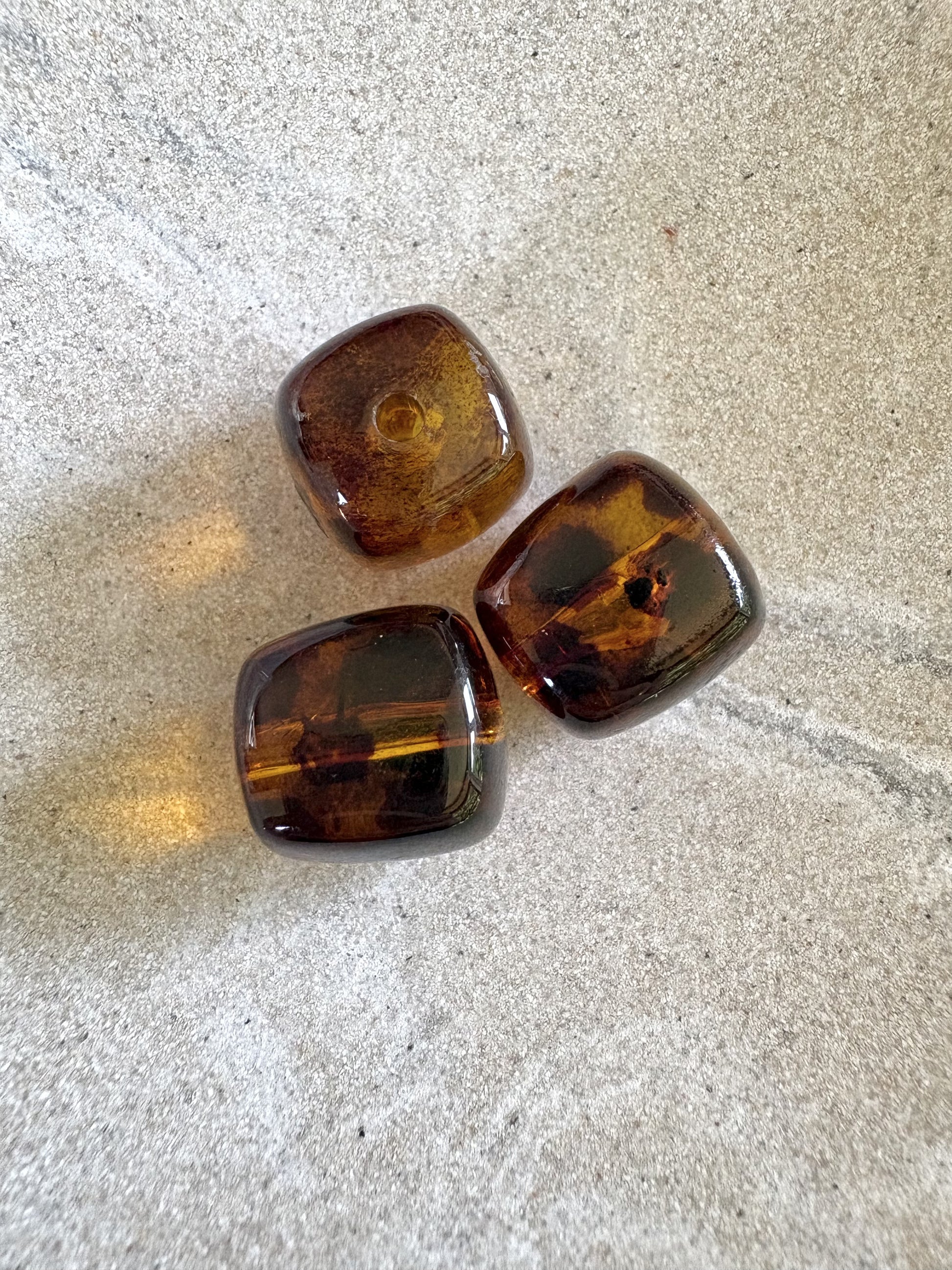 Perle carrée marbrée en acrylique - 17 mm
