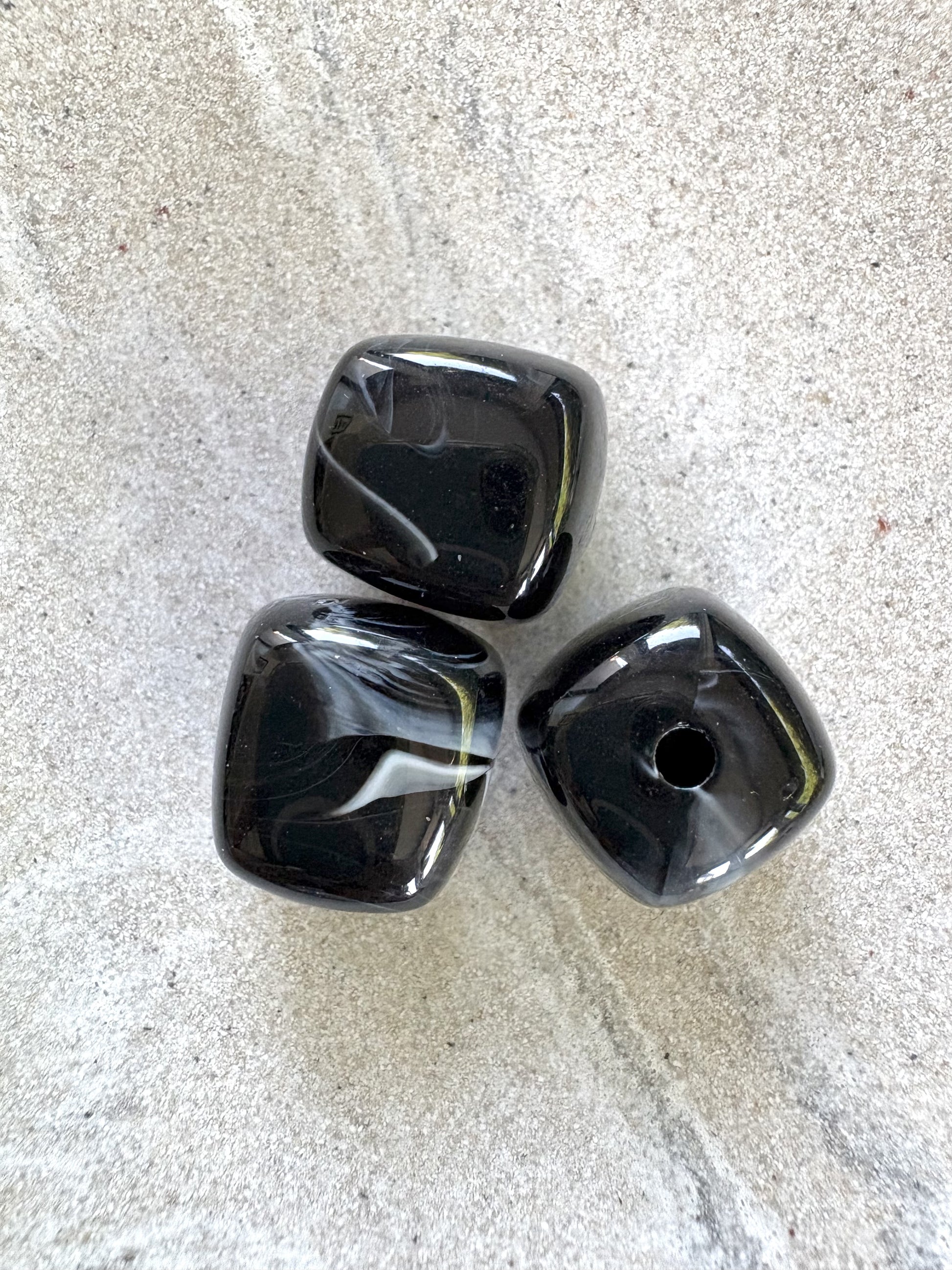 Perle carrée marbrée en acrylique - 17 mm