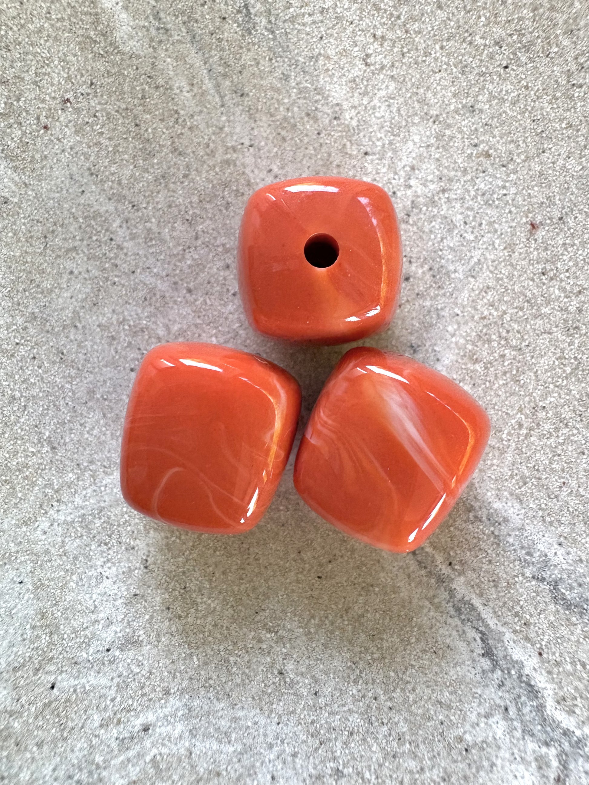 Perle carrée marbrée en acrylique - 17 mm