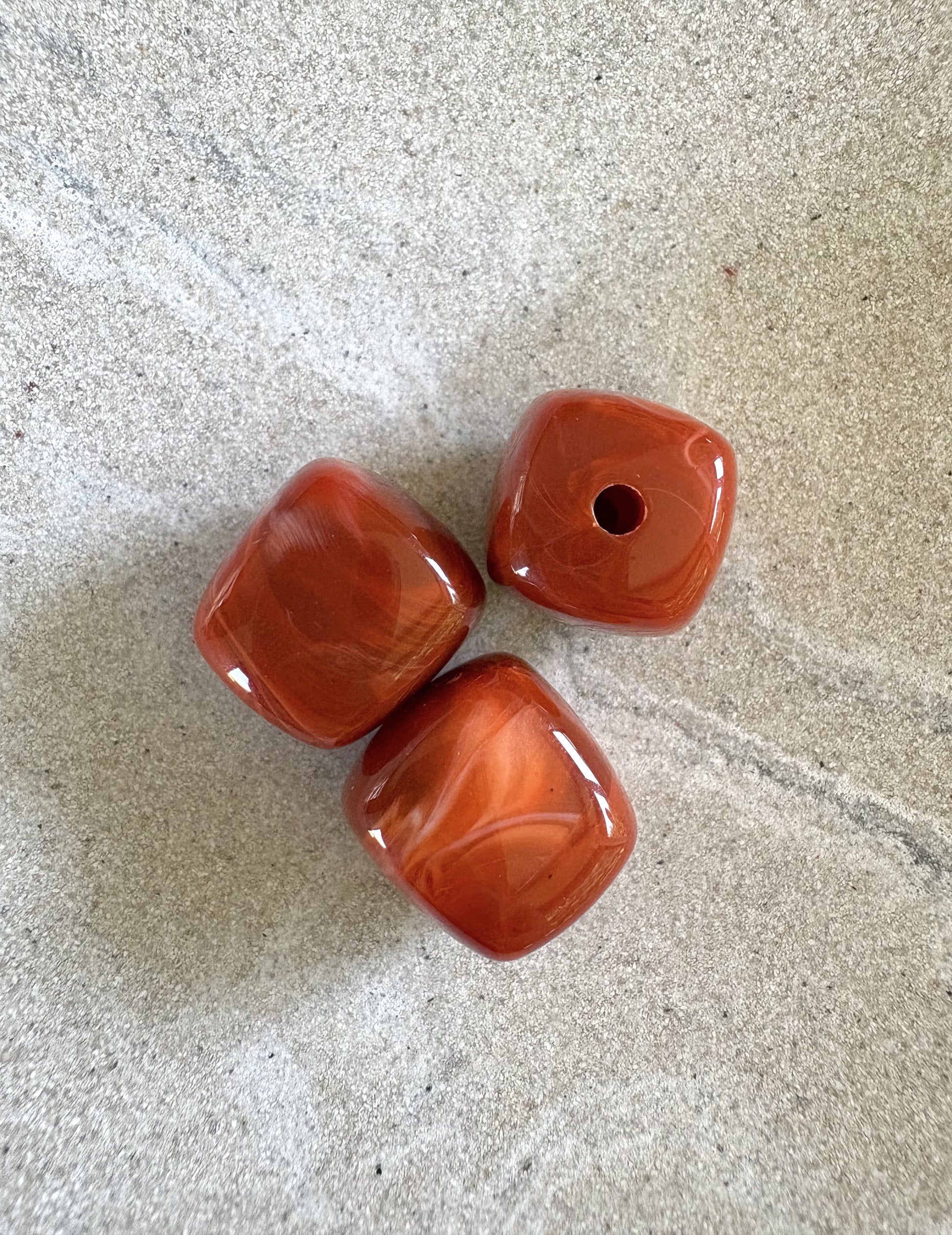 Perle carrée marbrée en acrylique - 17 mm