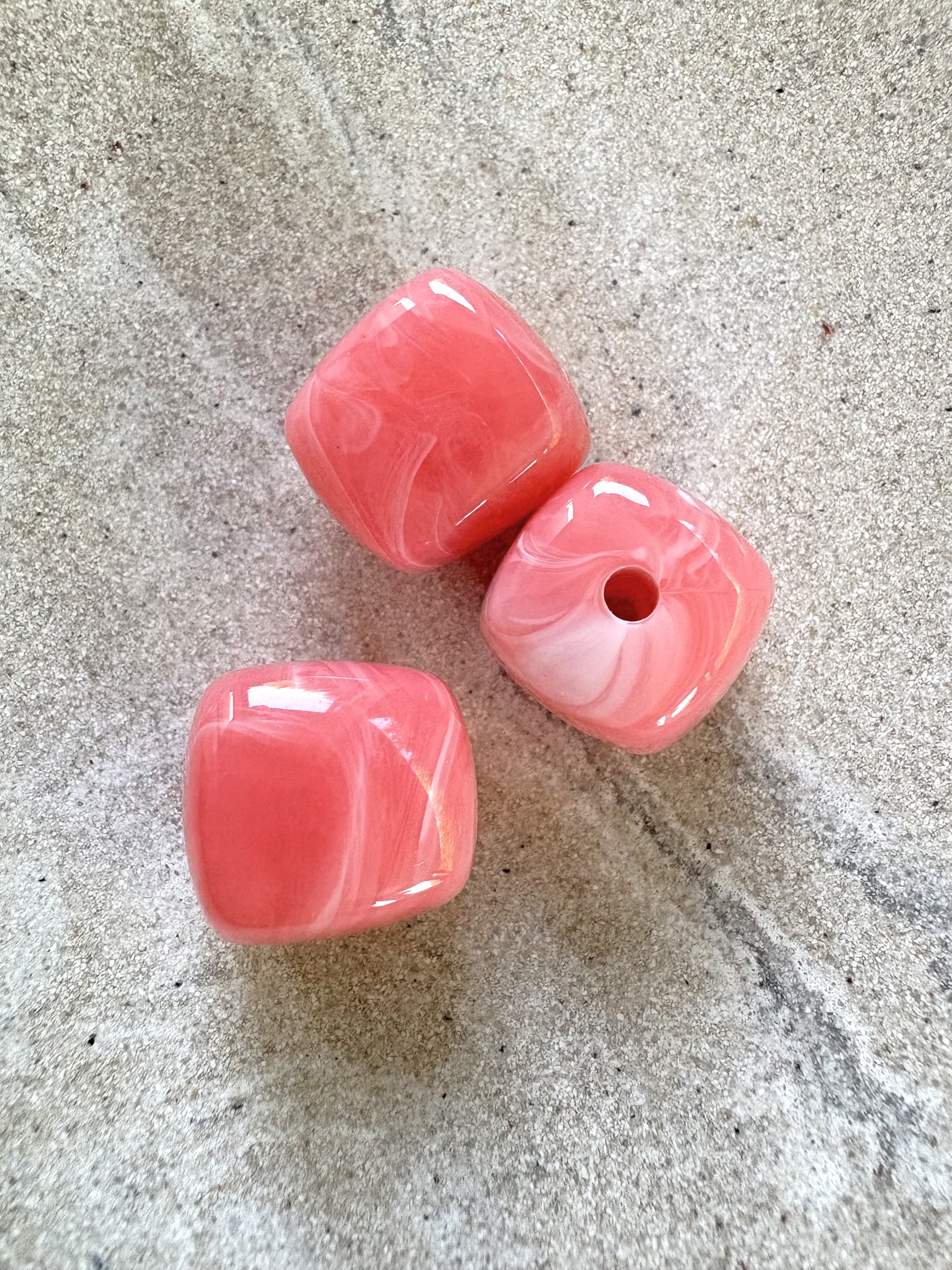 Perle carrée marbrée en acrylique - 17 mm