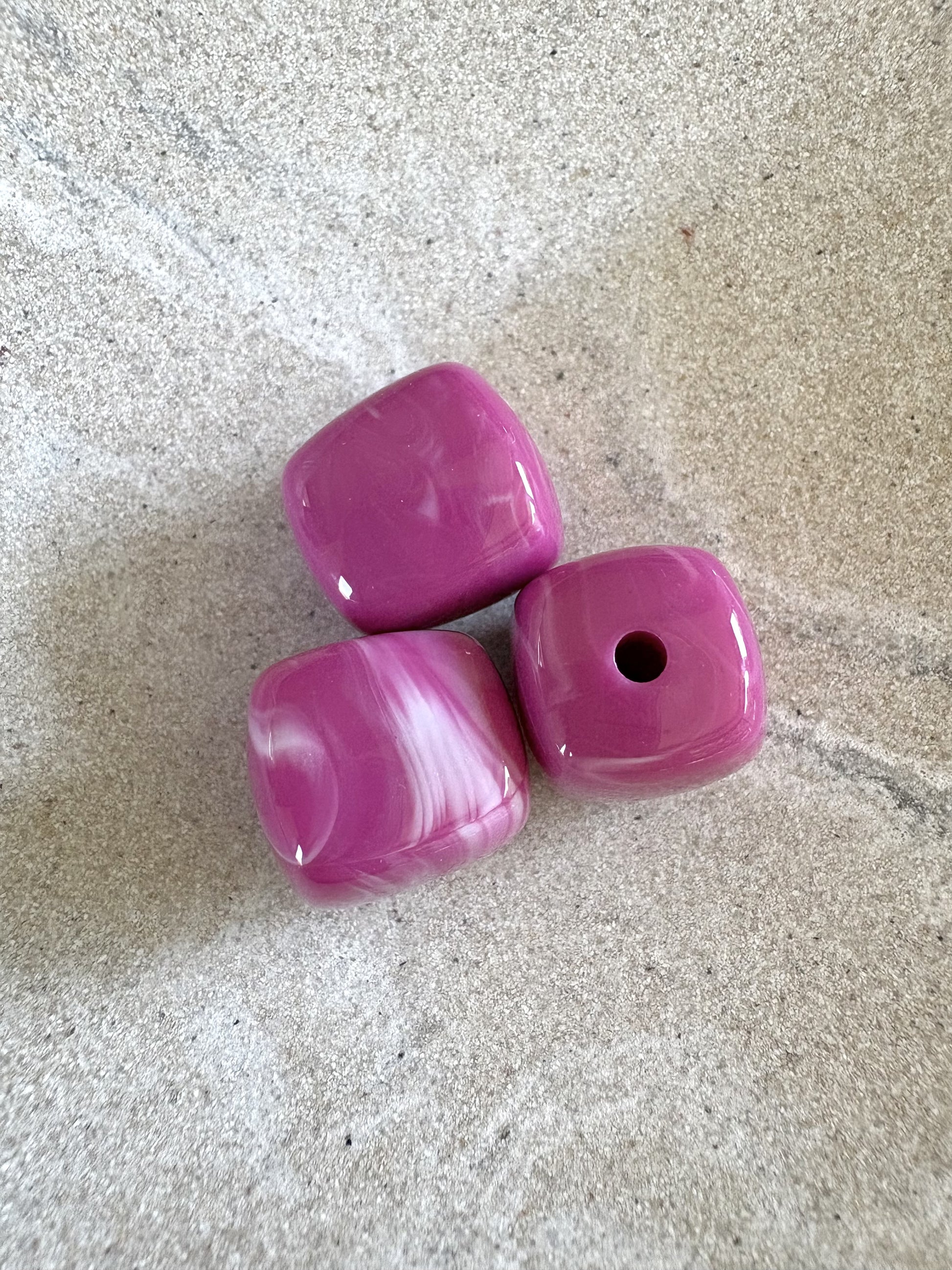 Perle carrée marbrée en acrylique - 17 mm