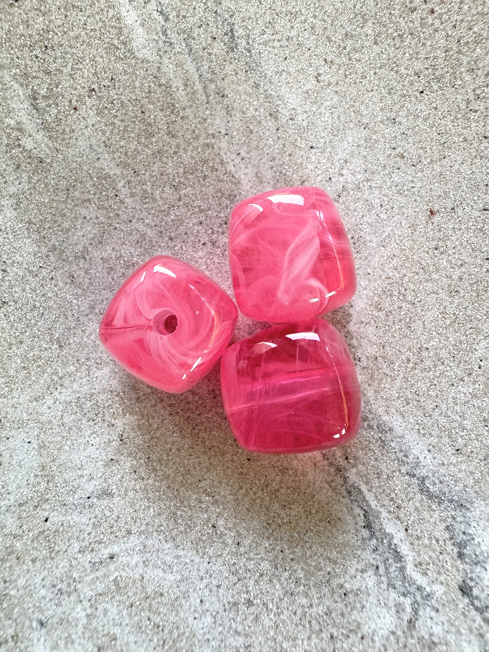 Perle carrée marbrée en acrylique - 17 mm