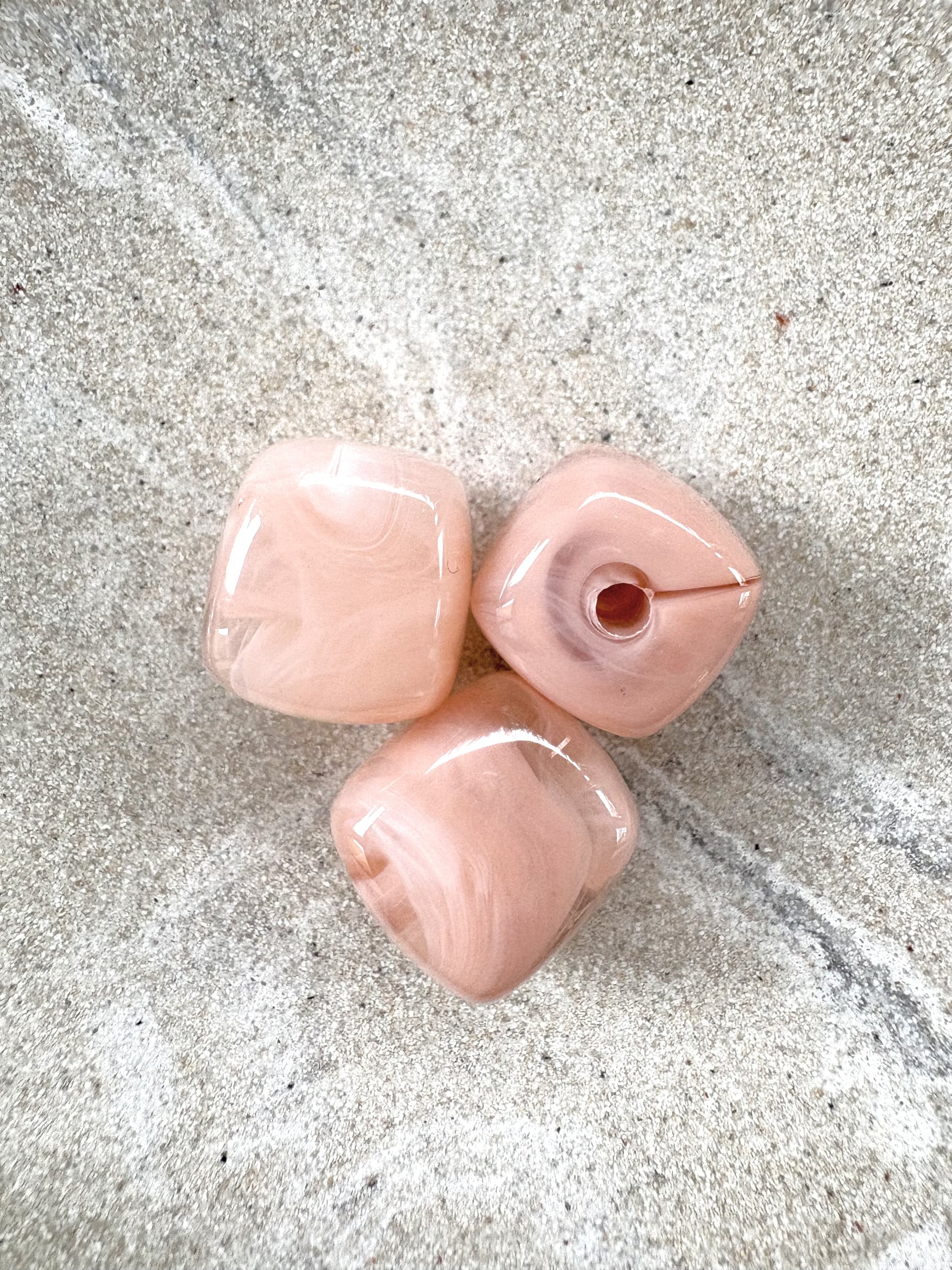 perlesetcreationbijoux - perles carrées marbrées en acrylique de 17 mm de différentes rose 