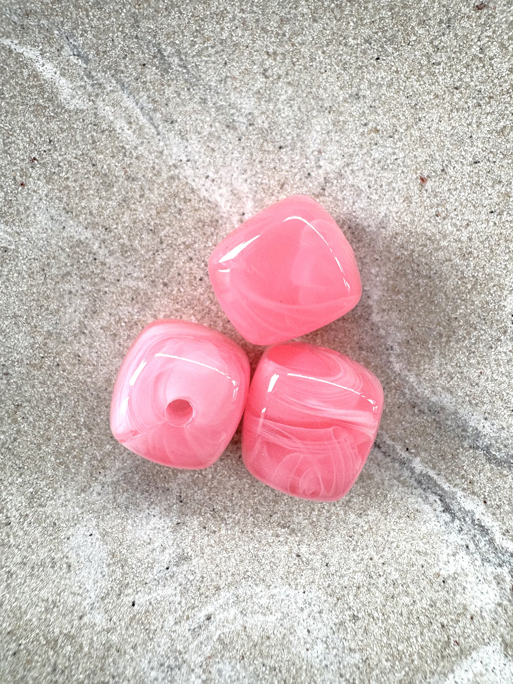 perlesetcreationbijoux - perles carrées marbrées en acrylique de 17 mm de différentes rose 