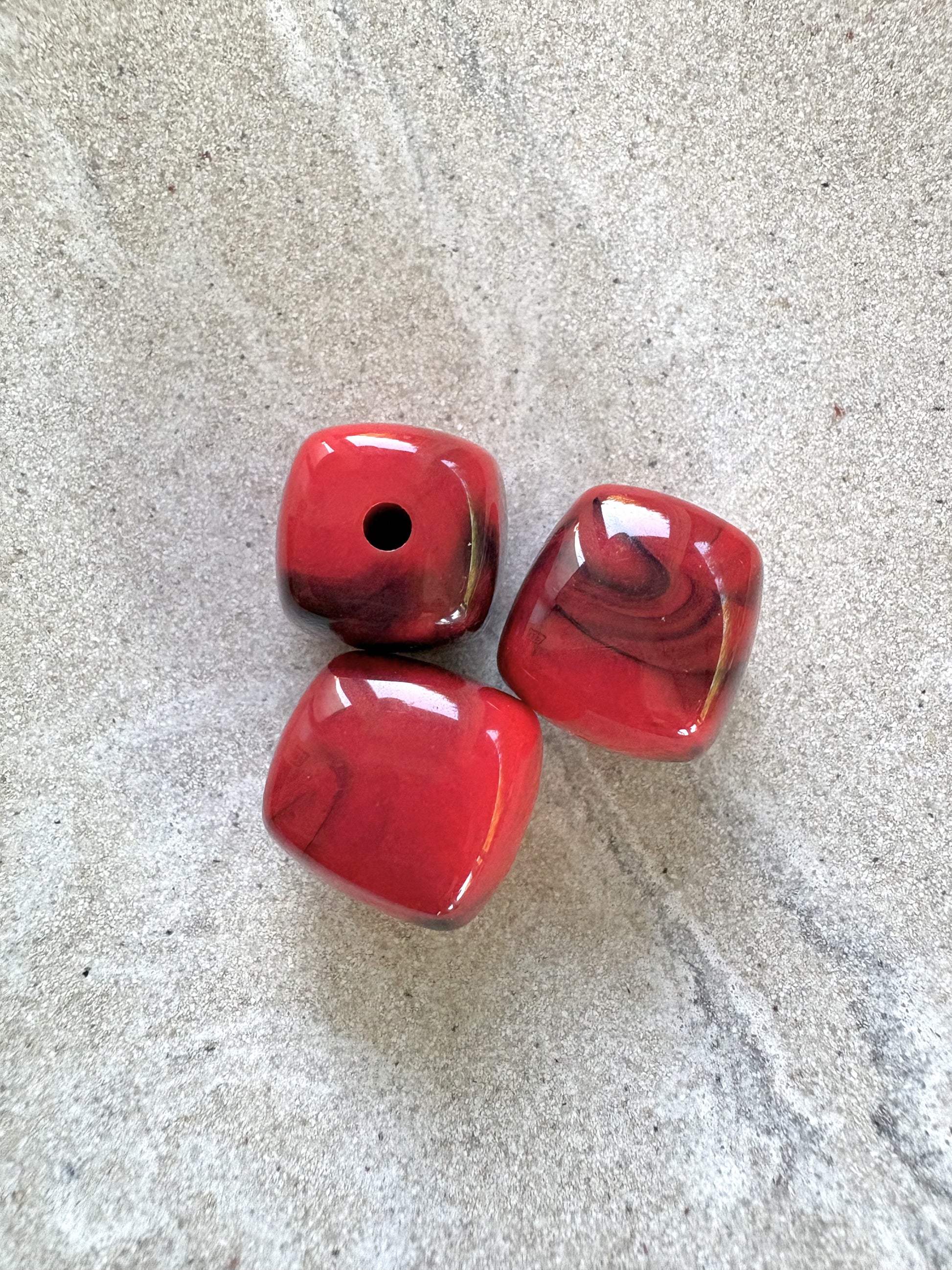 Perle carrée marbrée en acrylique - 17 mm