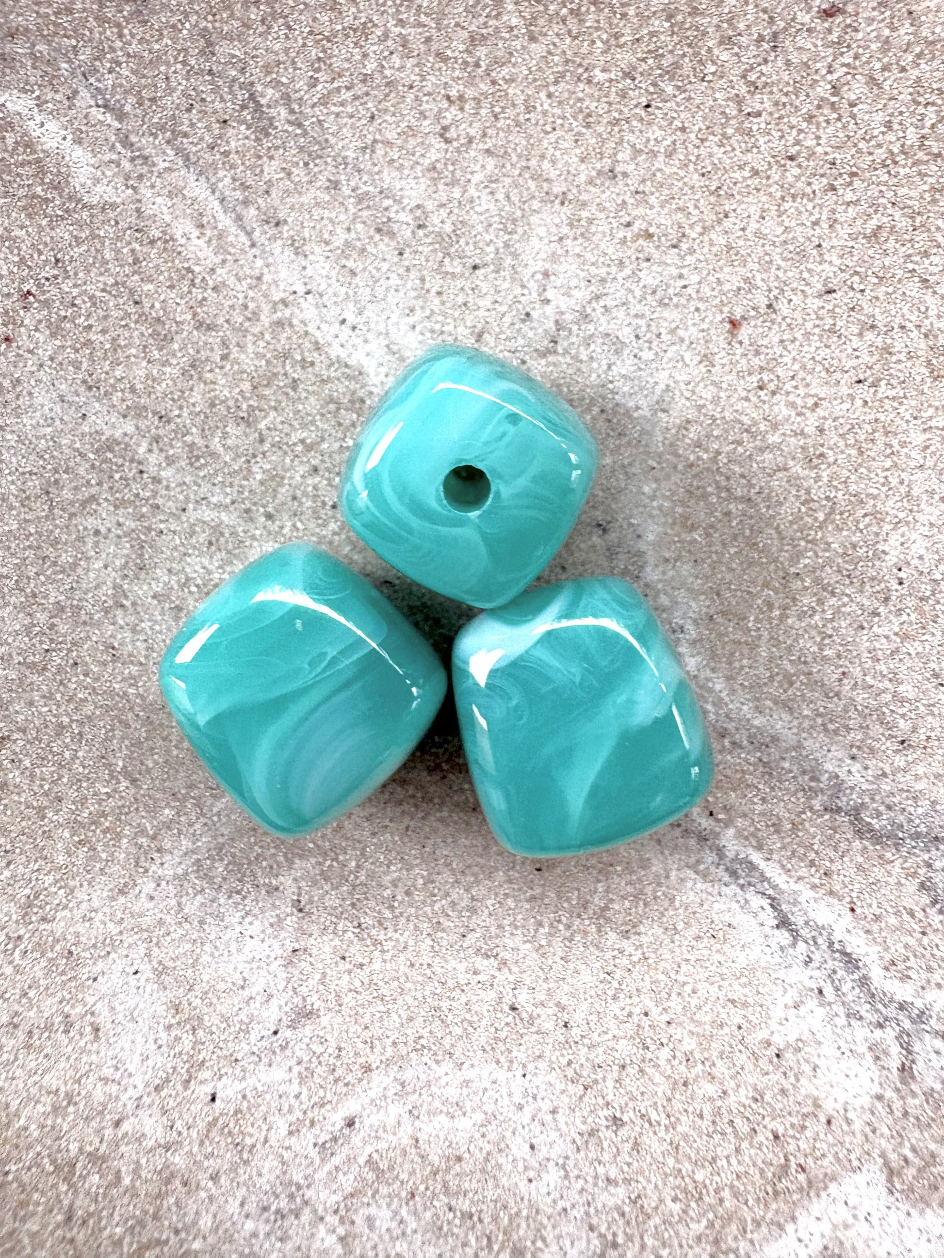 perlesetcreationbijoux - perles carrées marbrées en acrylique de 17 mm de différentes turquoise
