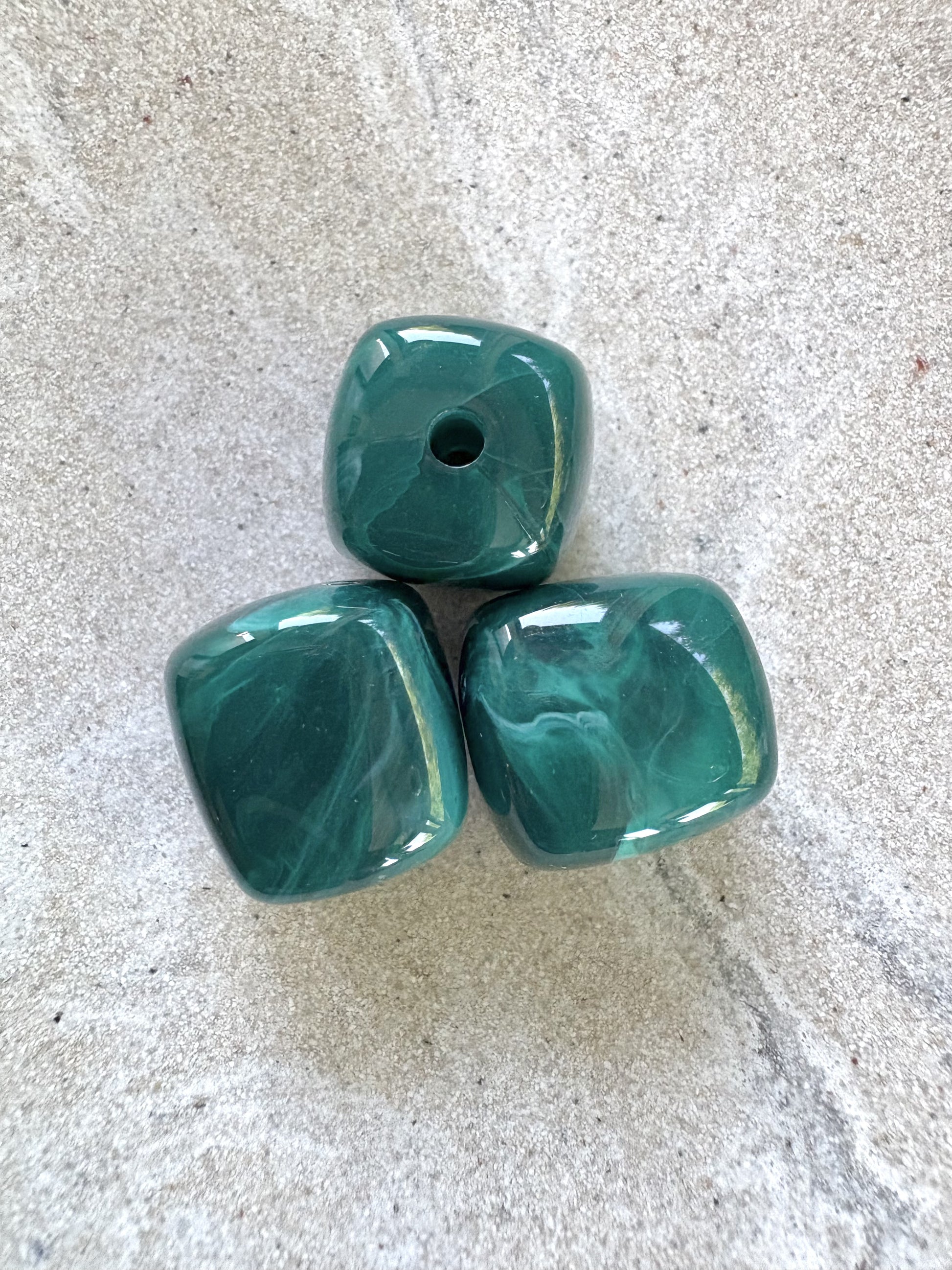 Perle carrée marbrée en acrylique - 17 mm