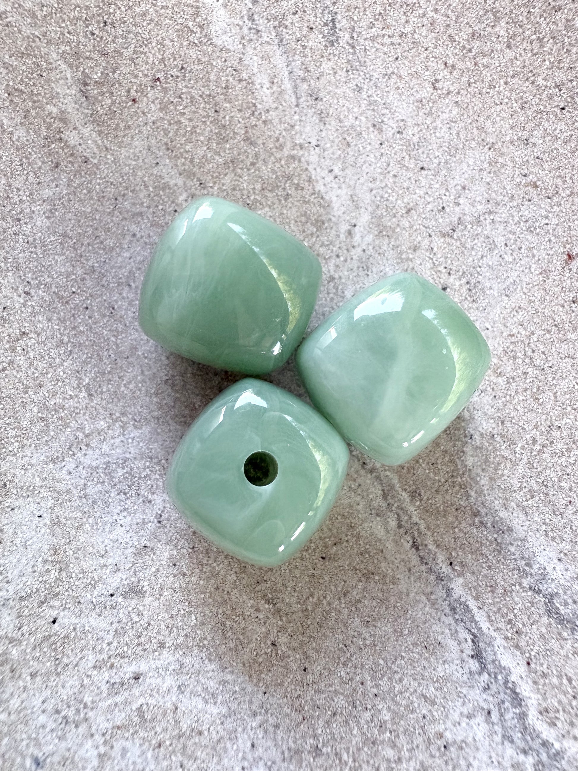Perle carrée marbrée en acrylique - 17 mm