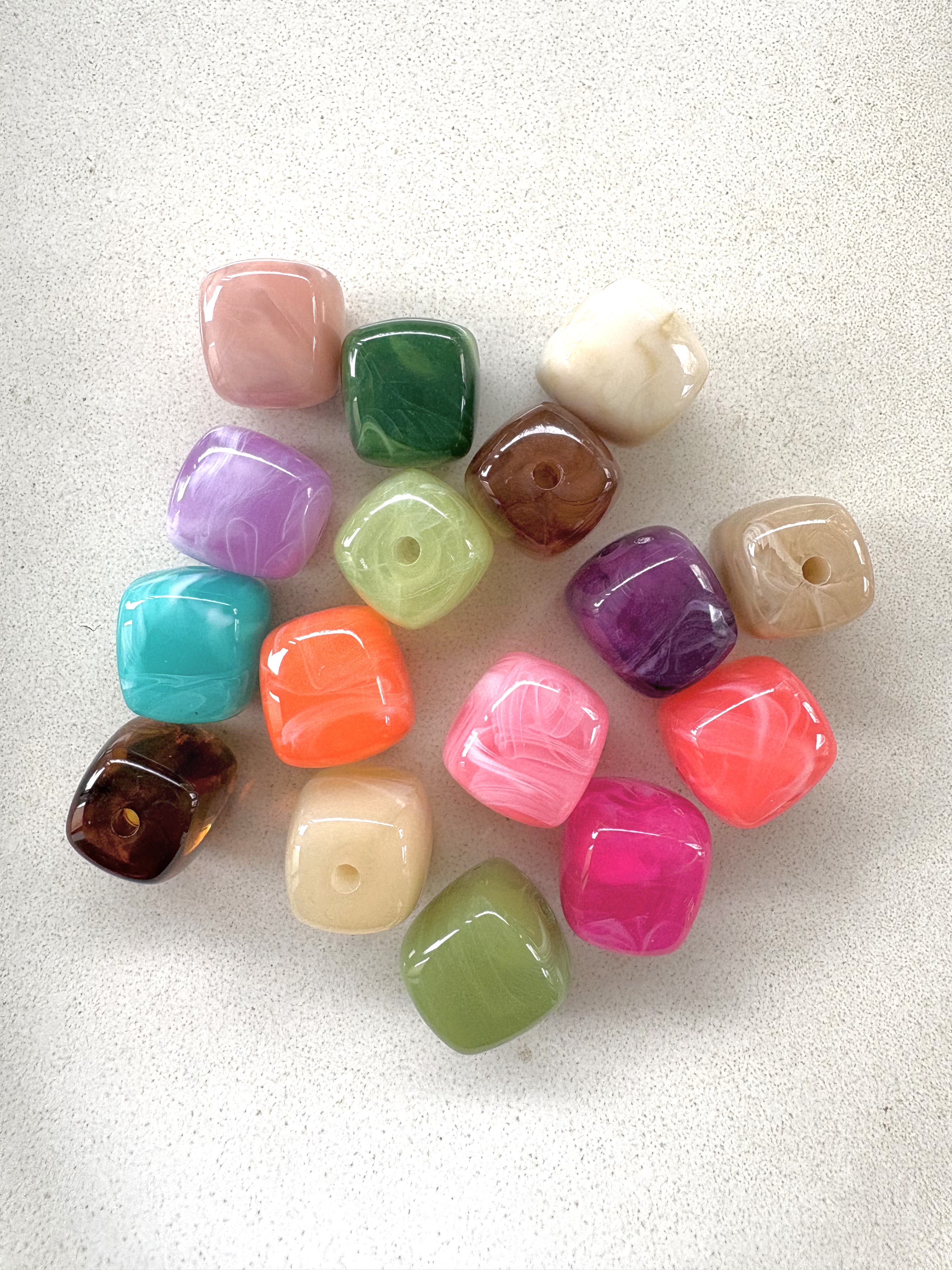 perlesetcreationbijoux - perles carrées marbrées en acrylique de 17 mm de différentes couleurs
