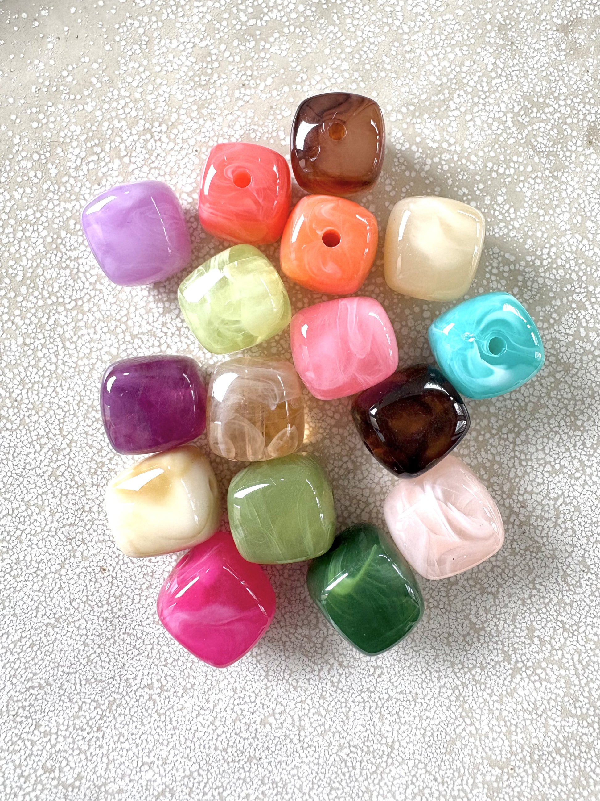 perlesetcreationbijoux - perles carrées marbrées en acrylique de 17 mm de différentes couleurs