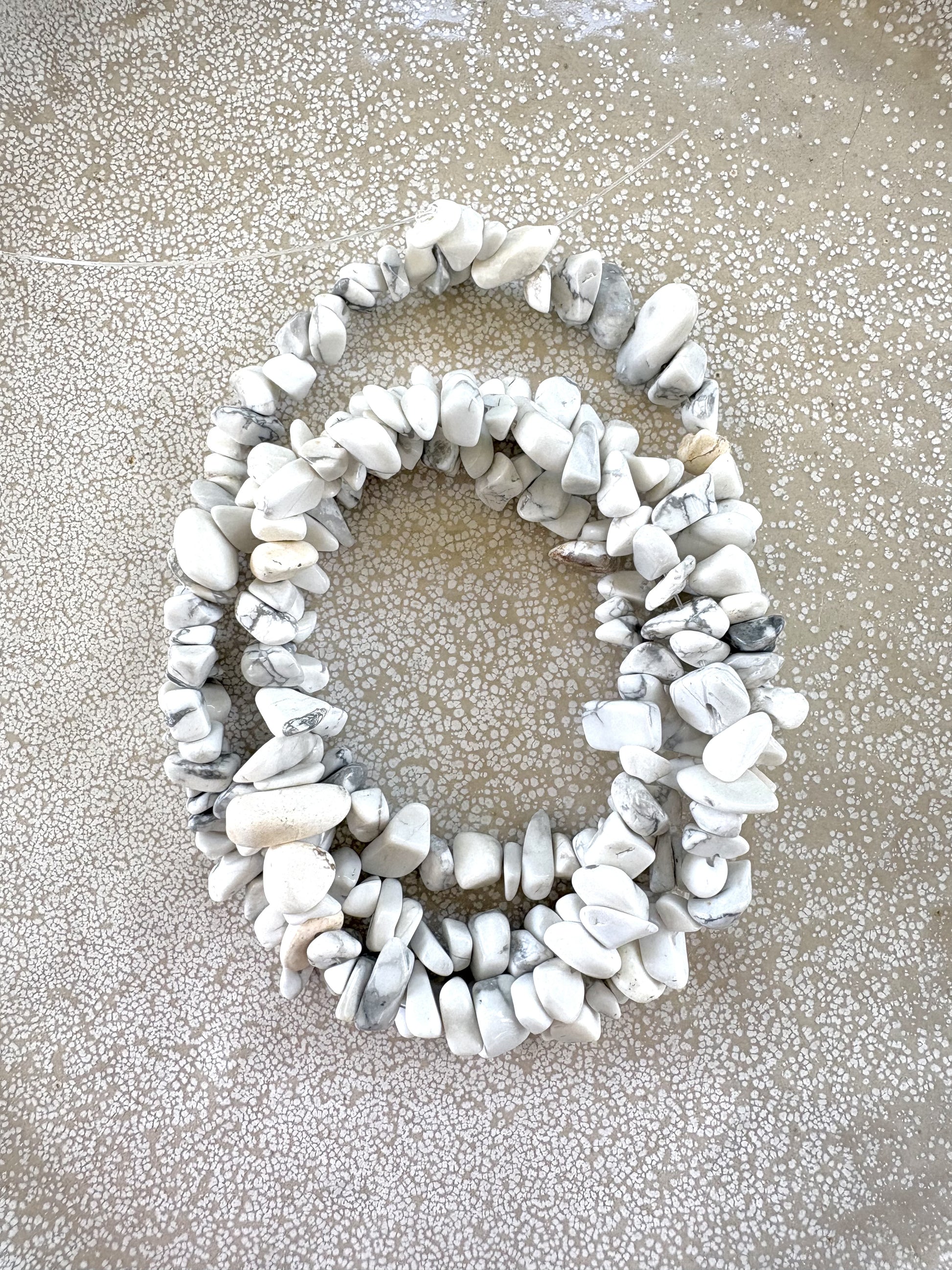 perlesetcreationbijoux - perles chips en howlite naturelle