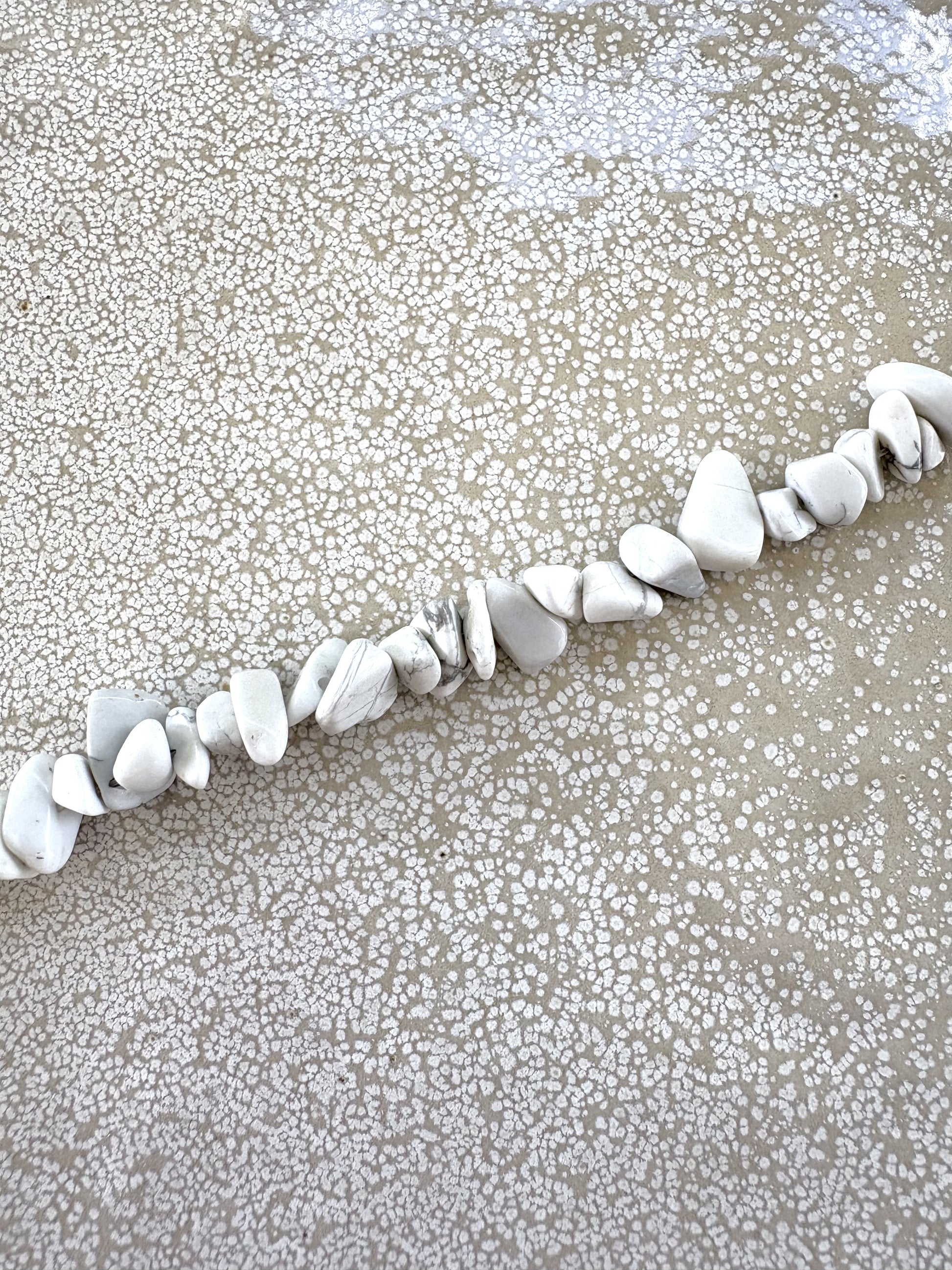 perlesetcreationbijoux - perles chips en howlite naturelle