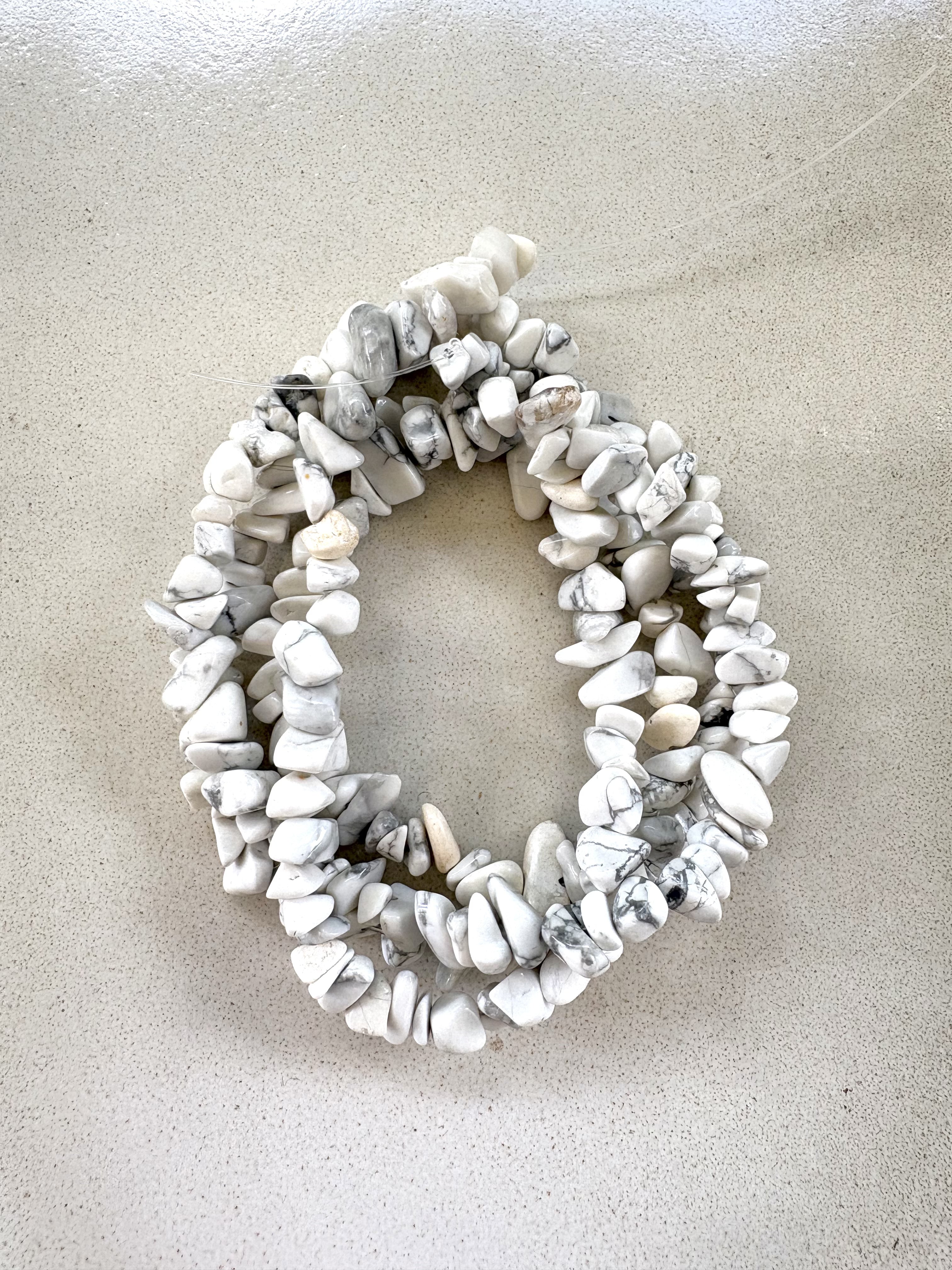 perlesetcreationbijoux - perles chips en howlite naturelle
