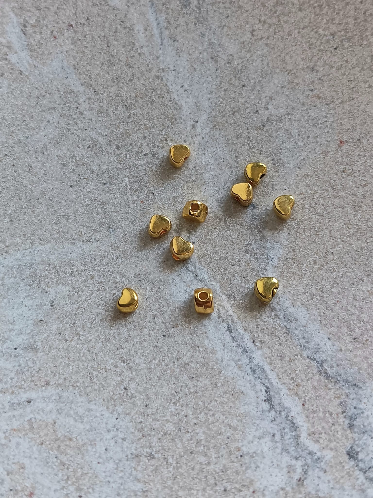 perlesetcreationbijoux-perles-coeur-3x4mm-dore