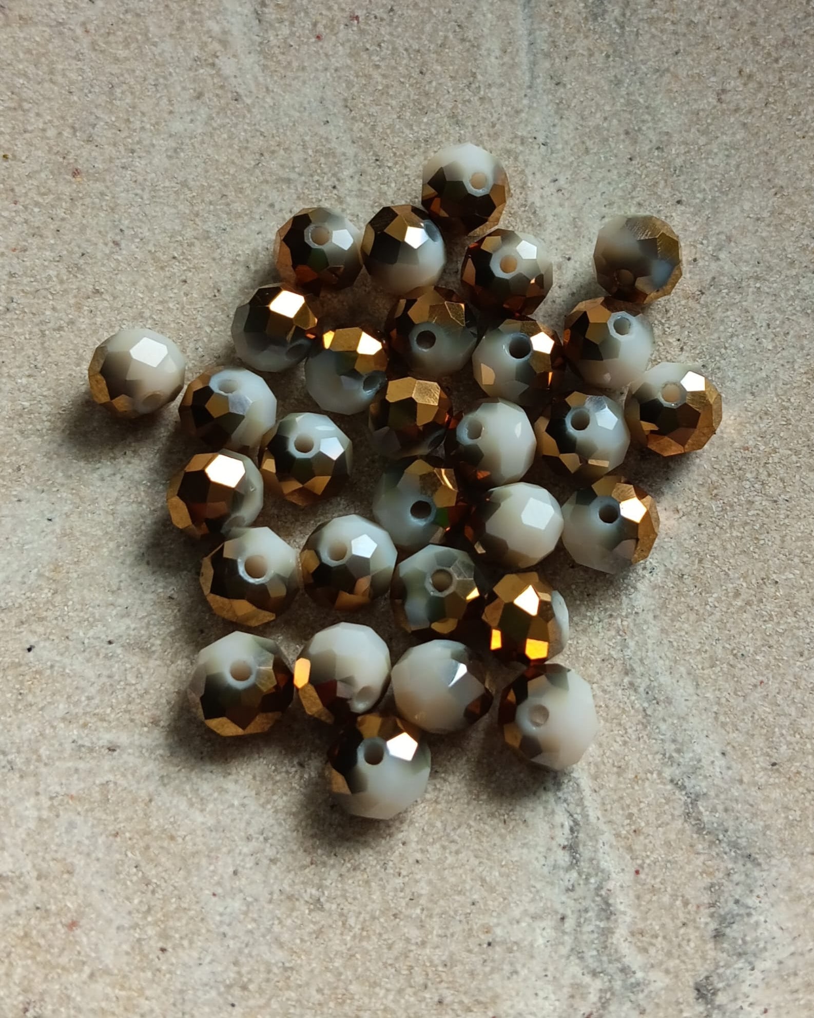 perlesetcreationbijoux - perles rondelles facettées bicolores blanc doré en verre de 8x6 mm