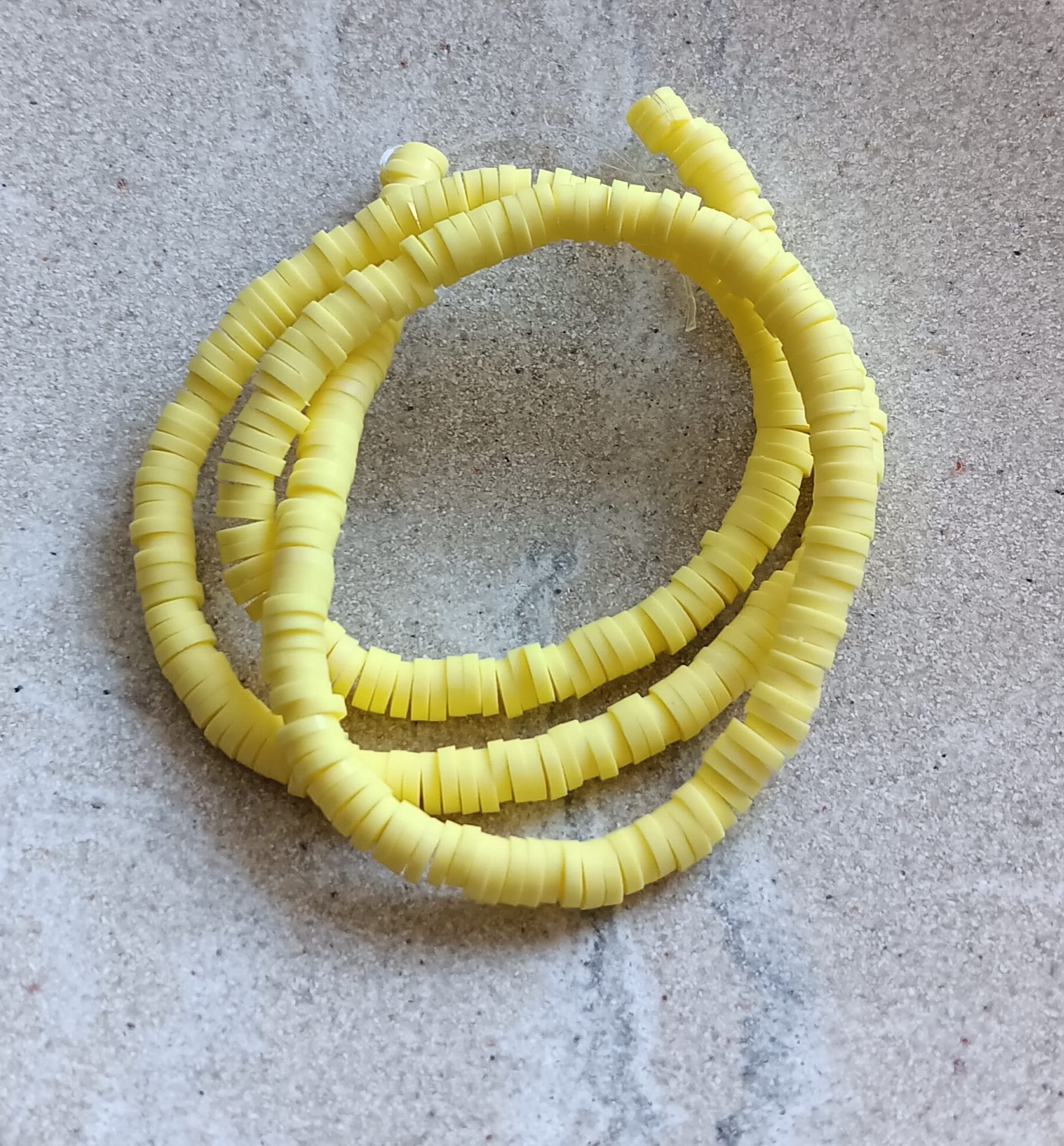 Perles heishi en pâte polymère - 4mm