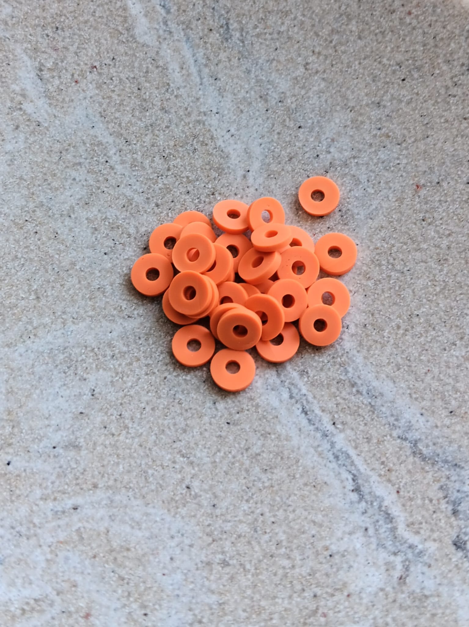 Perles heishi en pâte polymère - 6mm