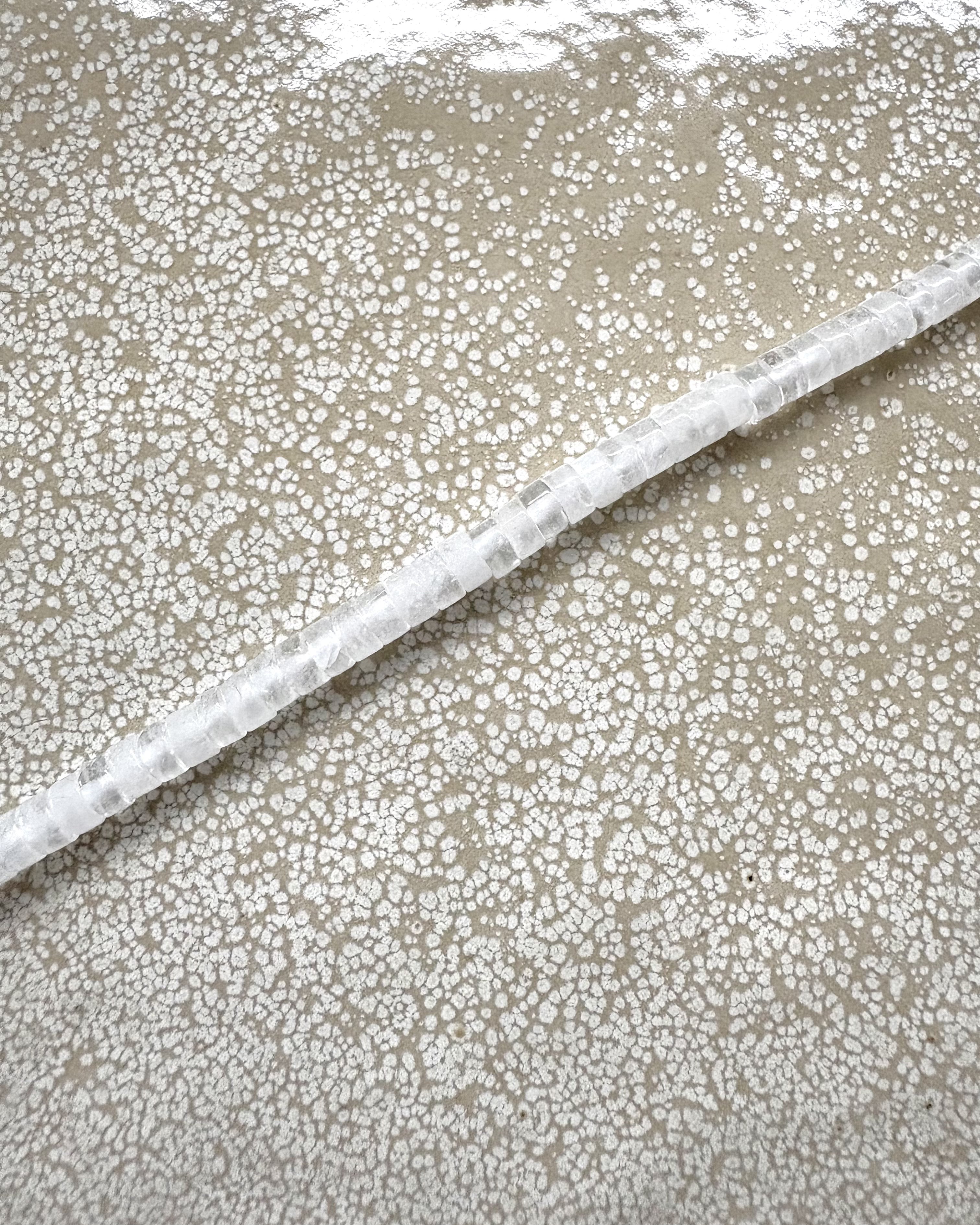 perlesetcreationbijoux - perles rondelles heishi en jade blanc naturel de 4x2 mm