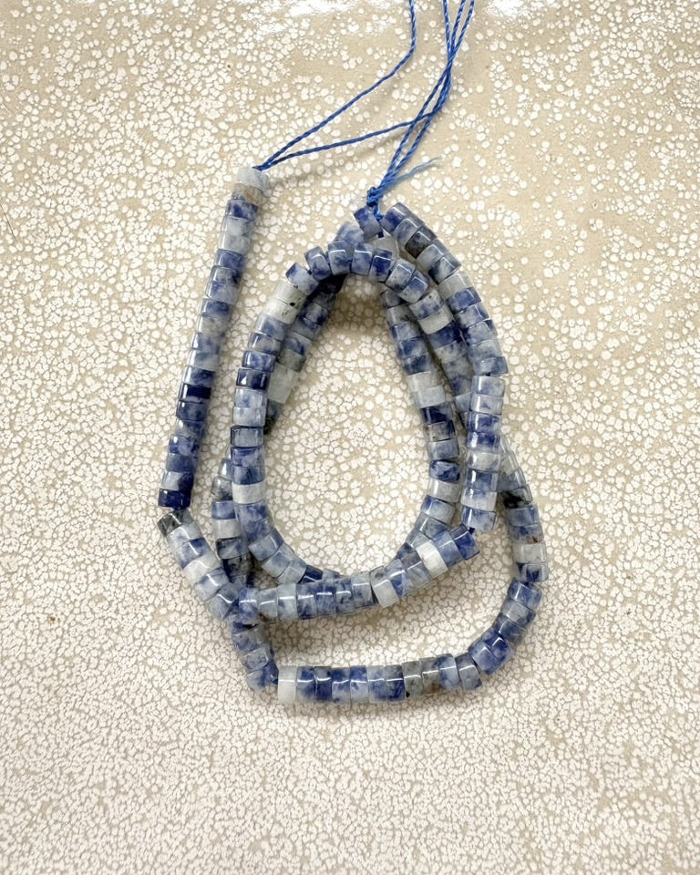 perlesetcreationbijoux - perles heishi en jaspe bleu naturel de 4x2 mm
