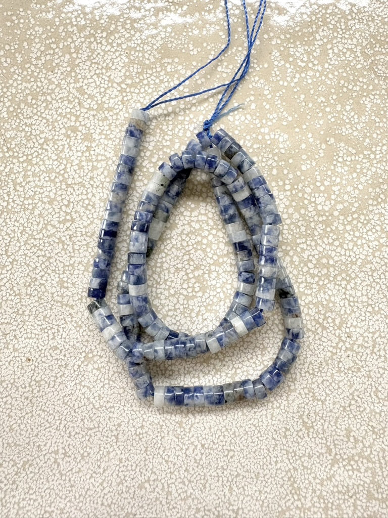 perlesetcreationbijoux - perles heishi en jaspe bleu naturel de 4x2 mm