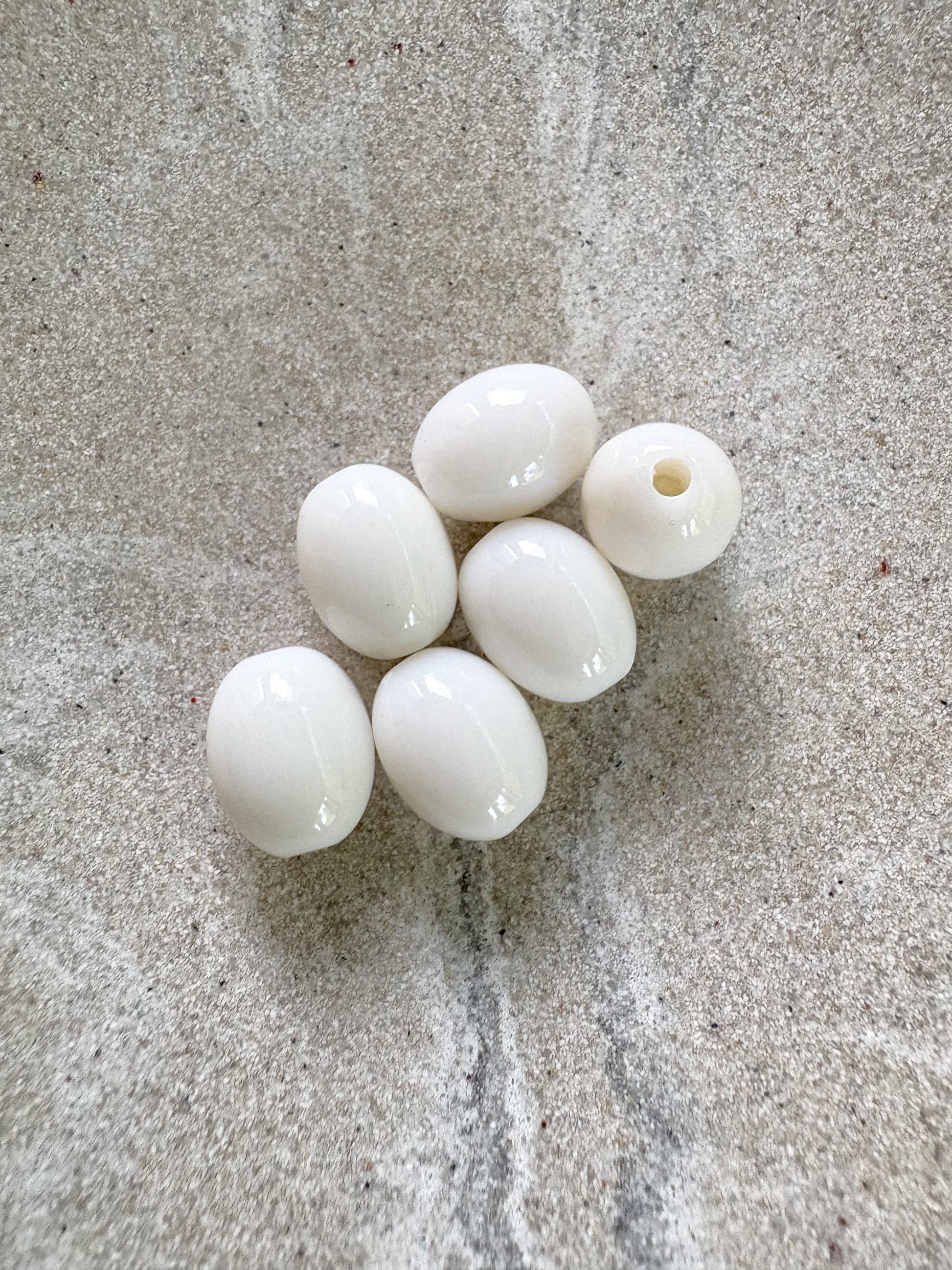 perlesetcreationbijoux - perles ovales en acrylique 13x10 mm blanc