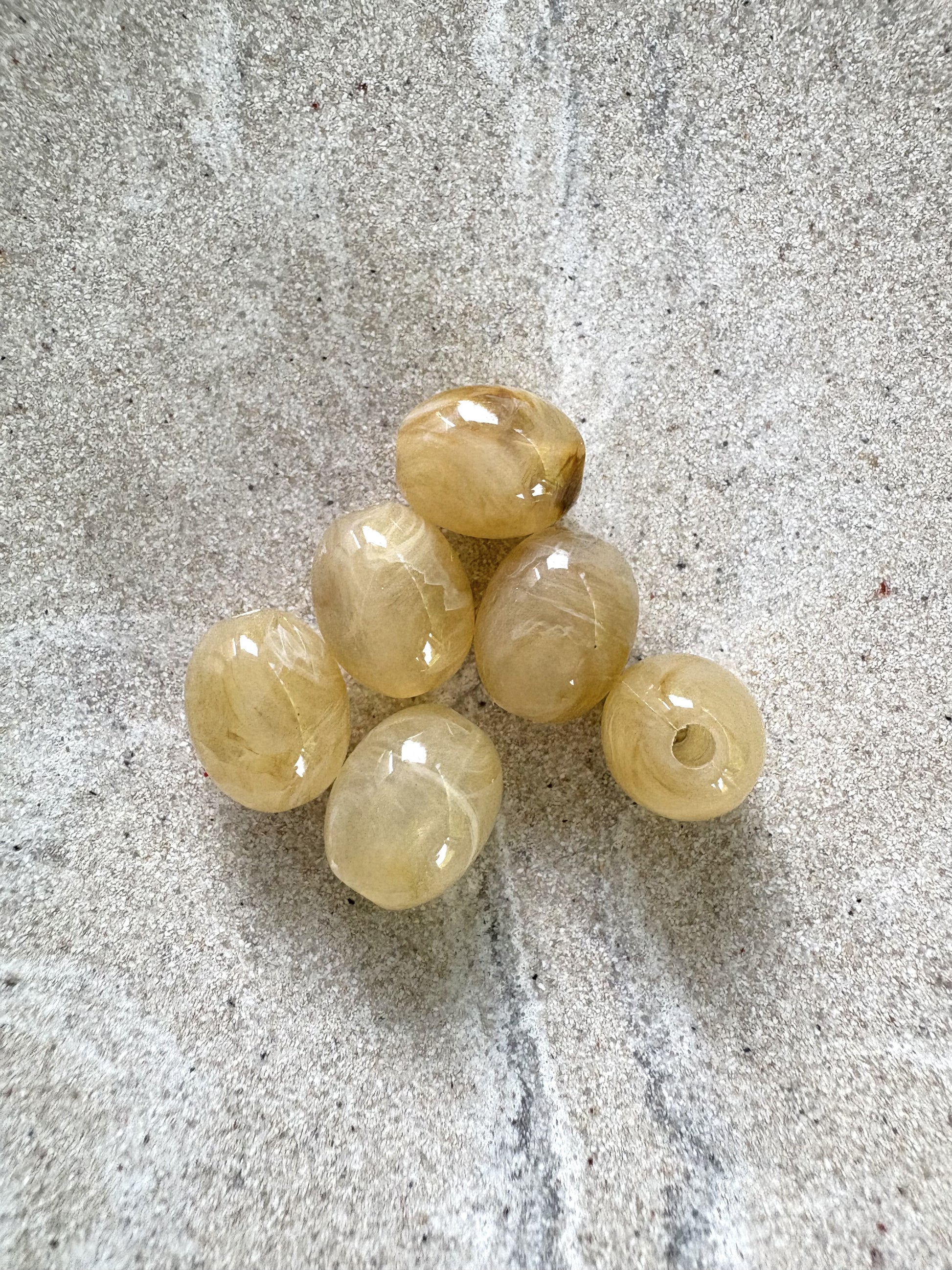perlesetcreationbijoux - perles ovales en acrylique 13x10 mm beige