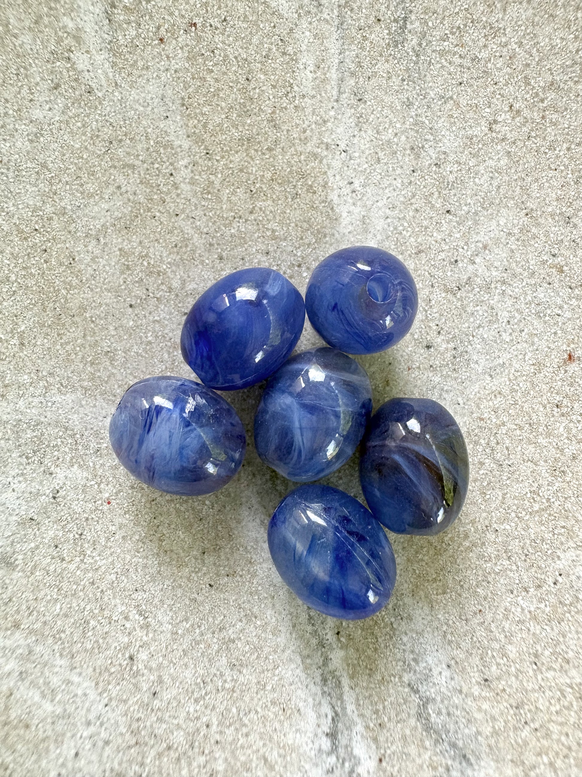 perlesetcreationbijoux - perles ovales en acrylique 13x10 mm bleu