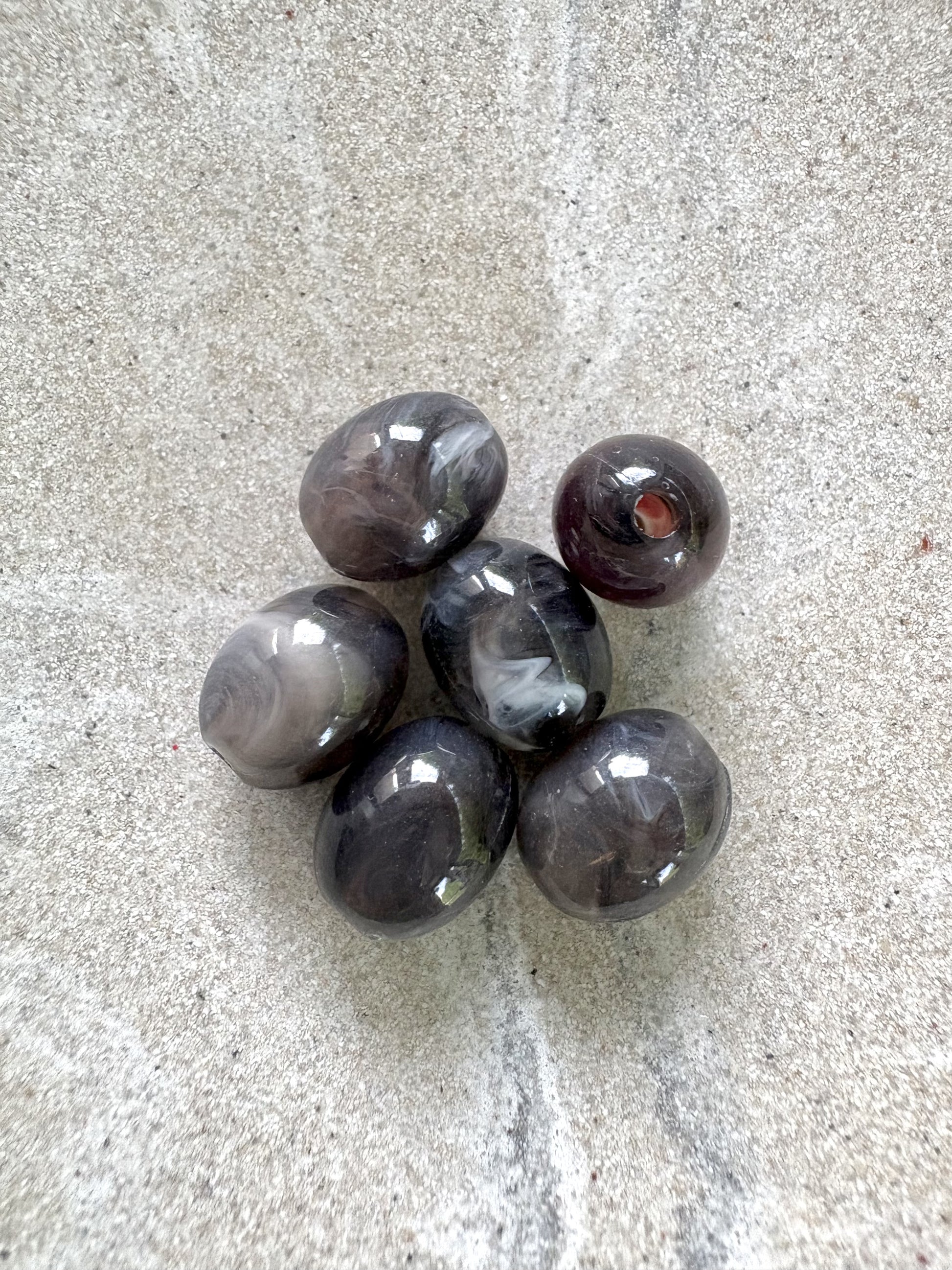 perlesetcreationbijoux - perles ovales en acrylique 13x10 mm gris