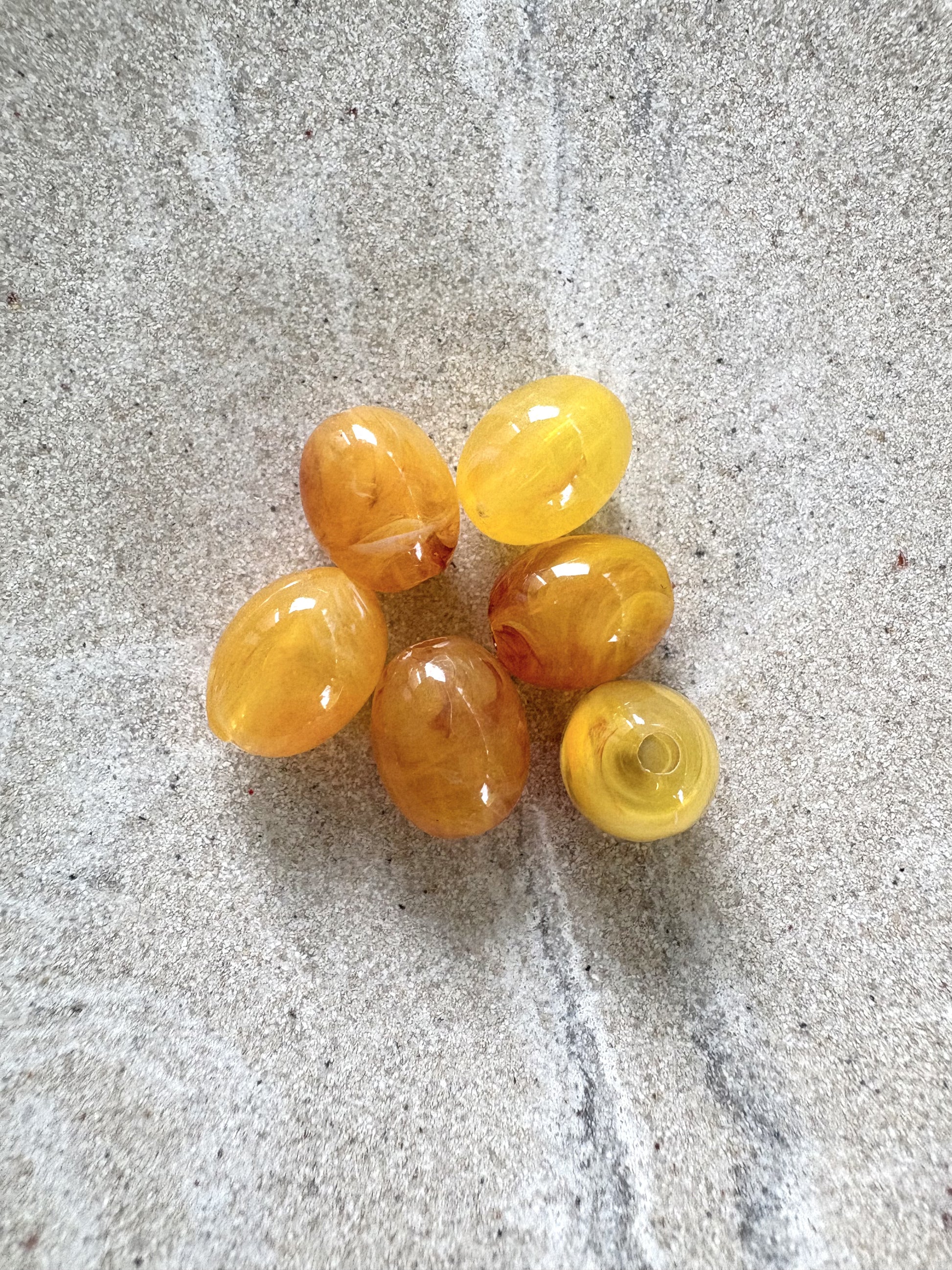 perlesetcreationbijoux - perles ovales en acrylique 13x10 mm jaune