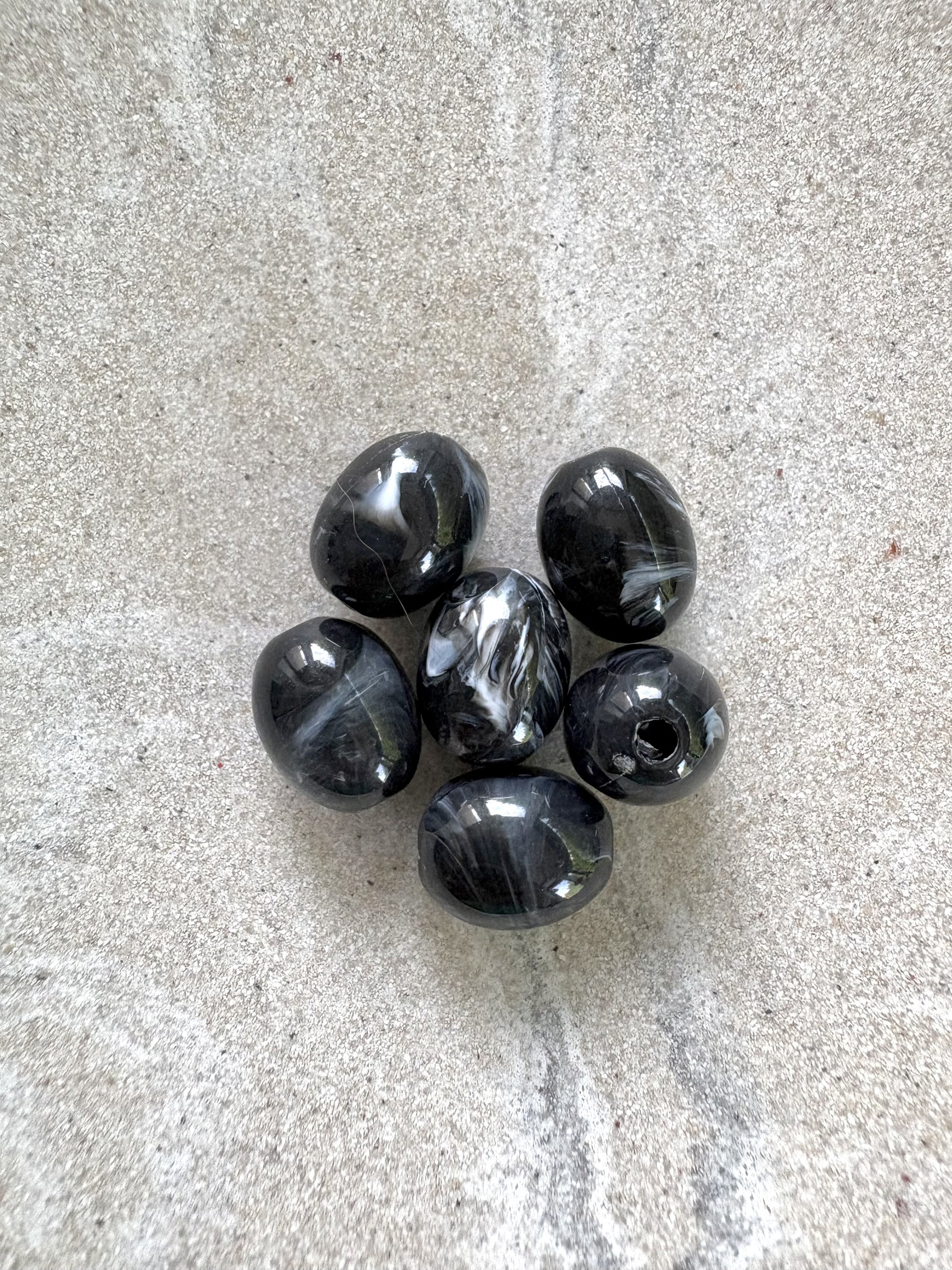 perlesetcreationbijoux - perles ovales en acrylique 13x10 mm noir