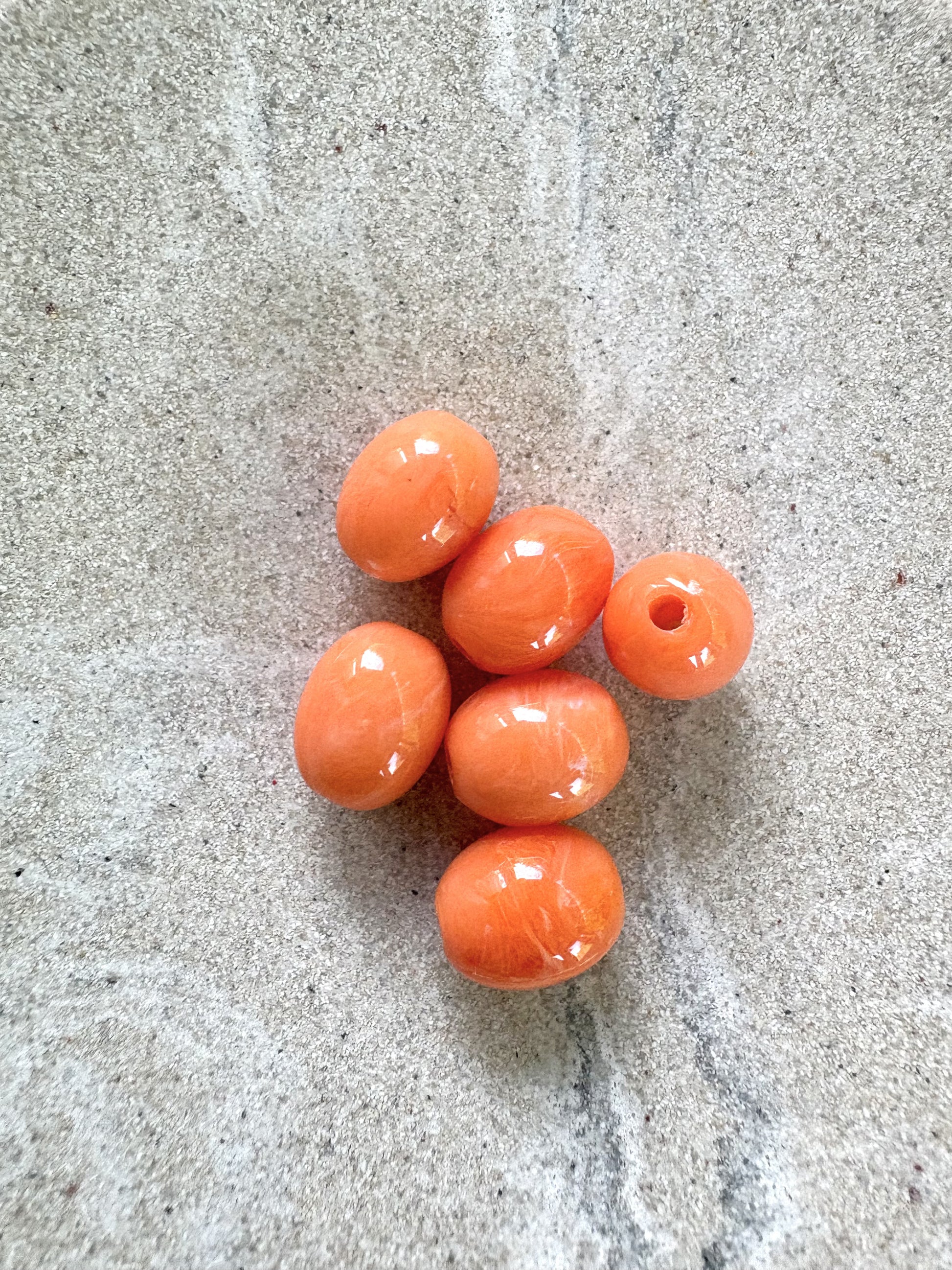 perlesetcreationbijoux - perles ovales en acrylique 13x10 mm orange