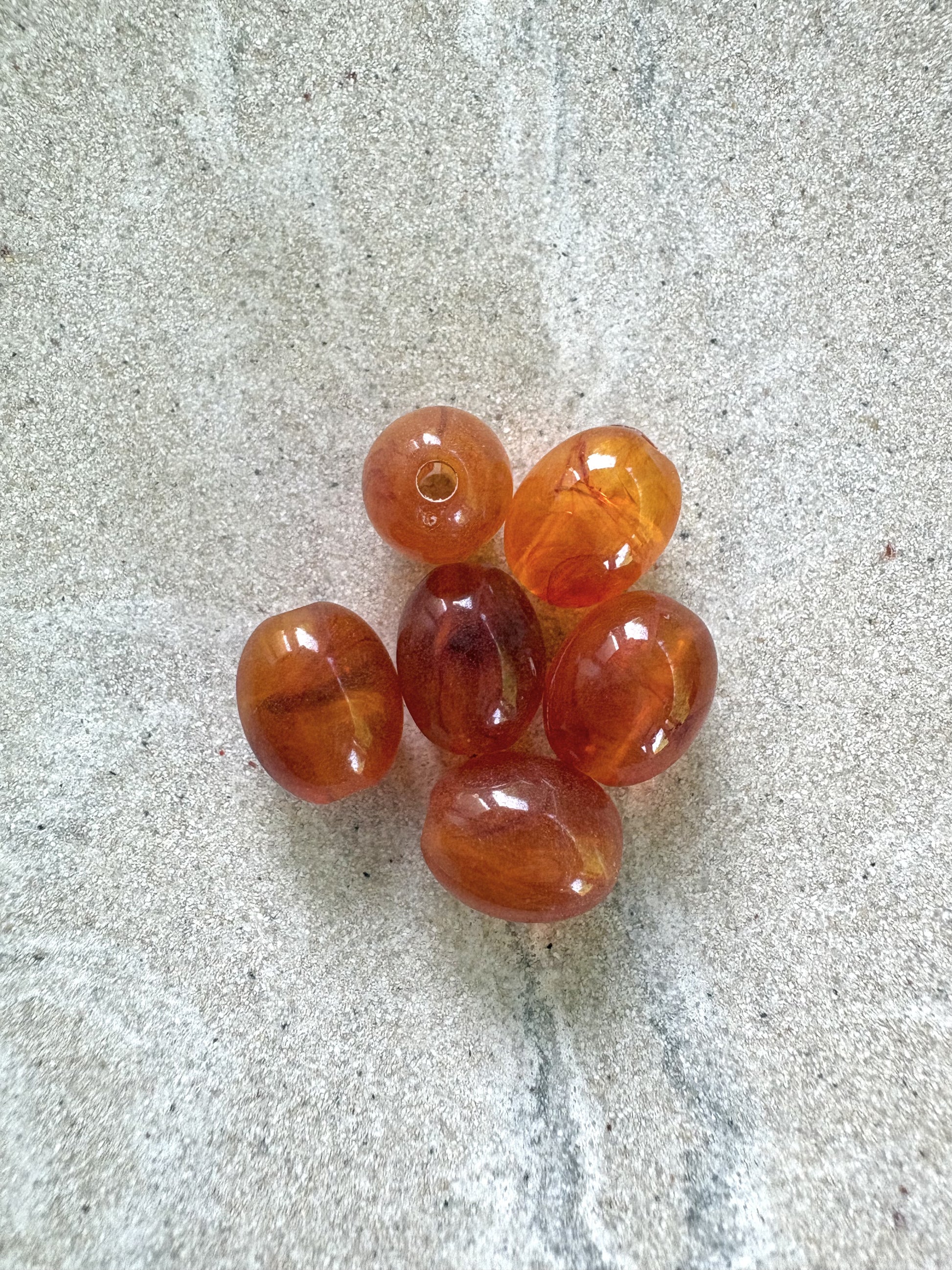perlesetcreationbijoux - perles ovales en acrylique 13x10 mm orange