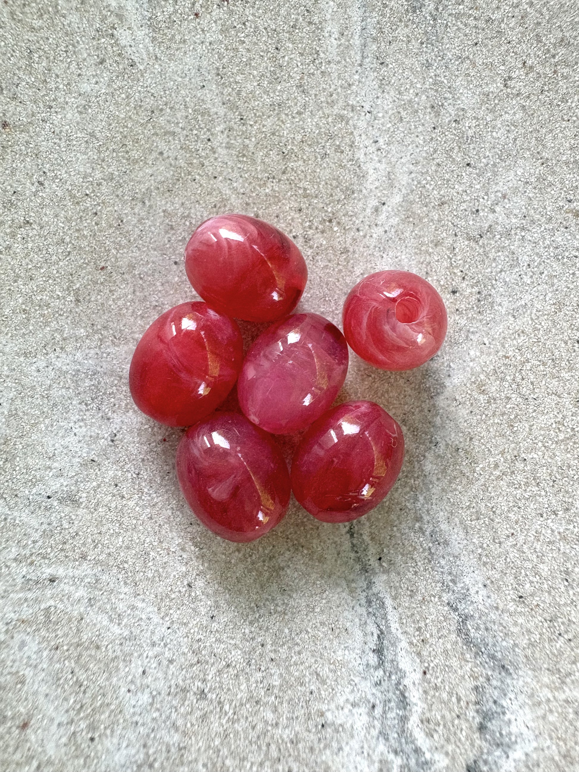perlesetcreationbijoux - perles ovales en acrylique 13x10 mm rouge