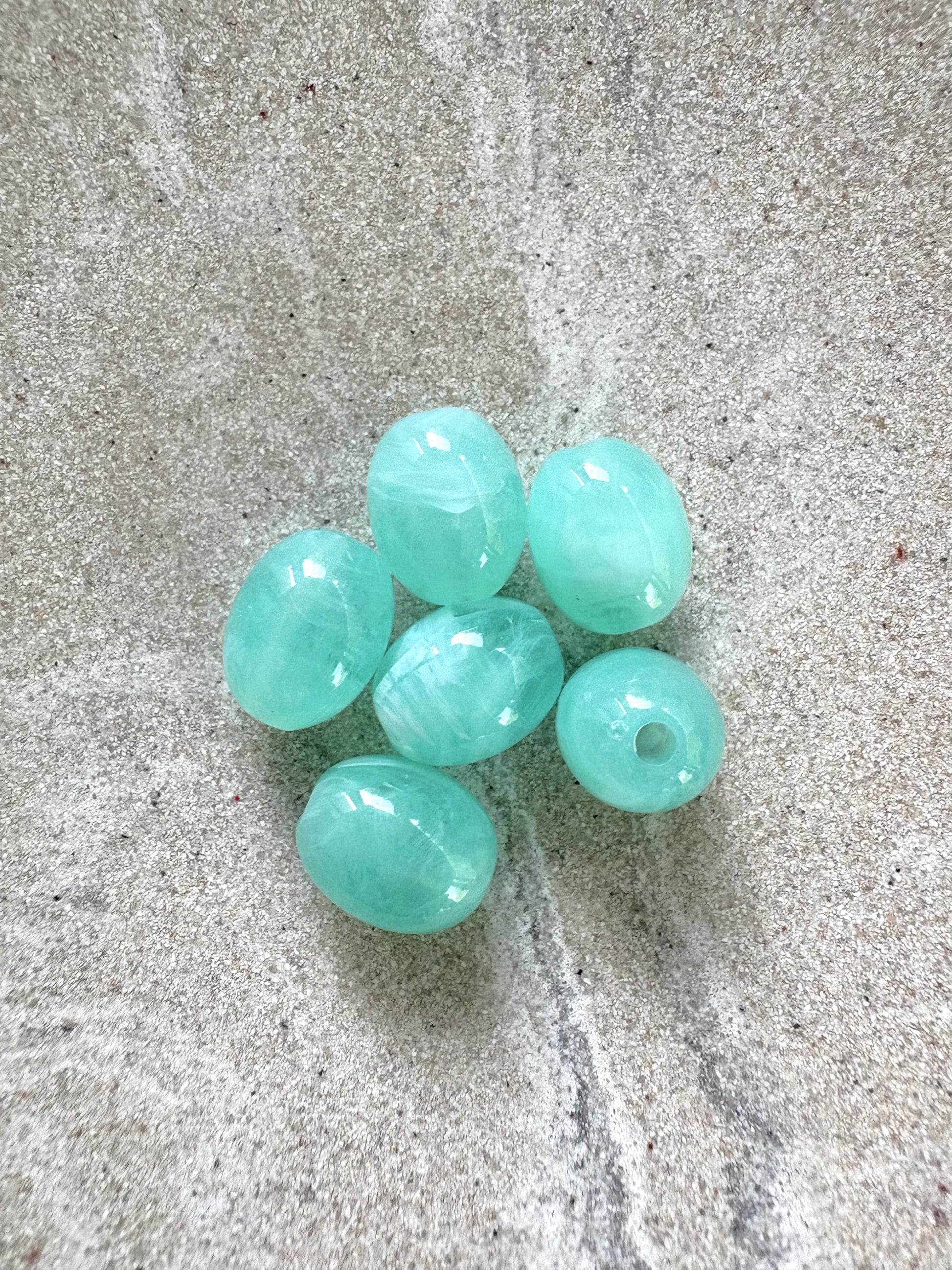 perlesetcreationbijoux - perles ovales en acrylique 13x10 mm turquoise