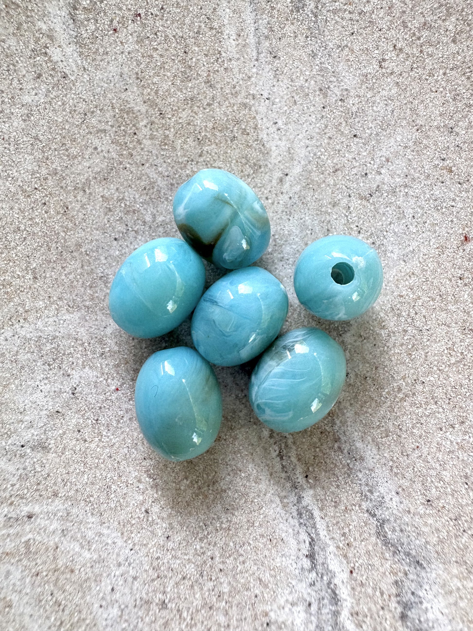 perlesetcreationbijoux - perles ovales en acrylique 13x10 mm bleu turquoise
