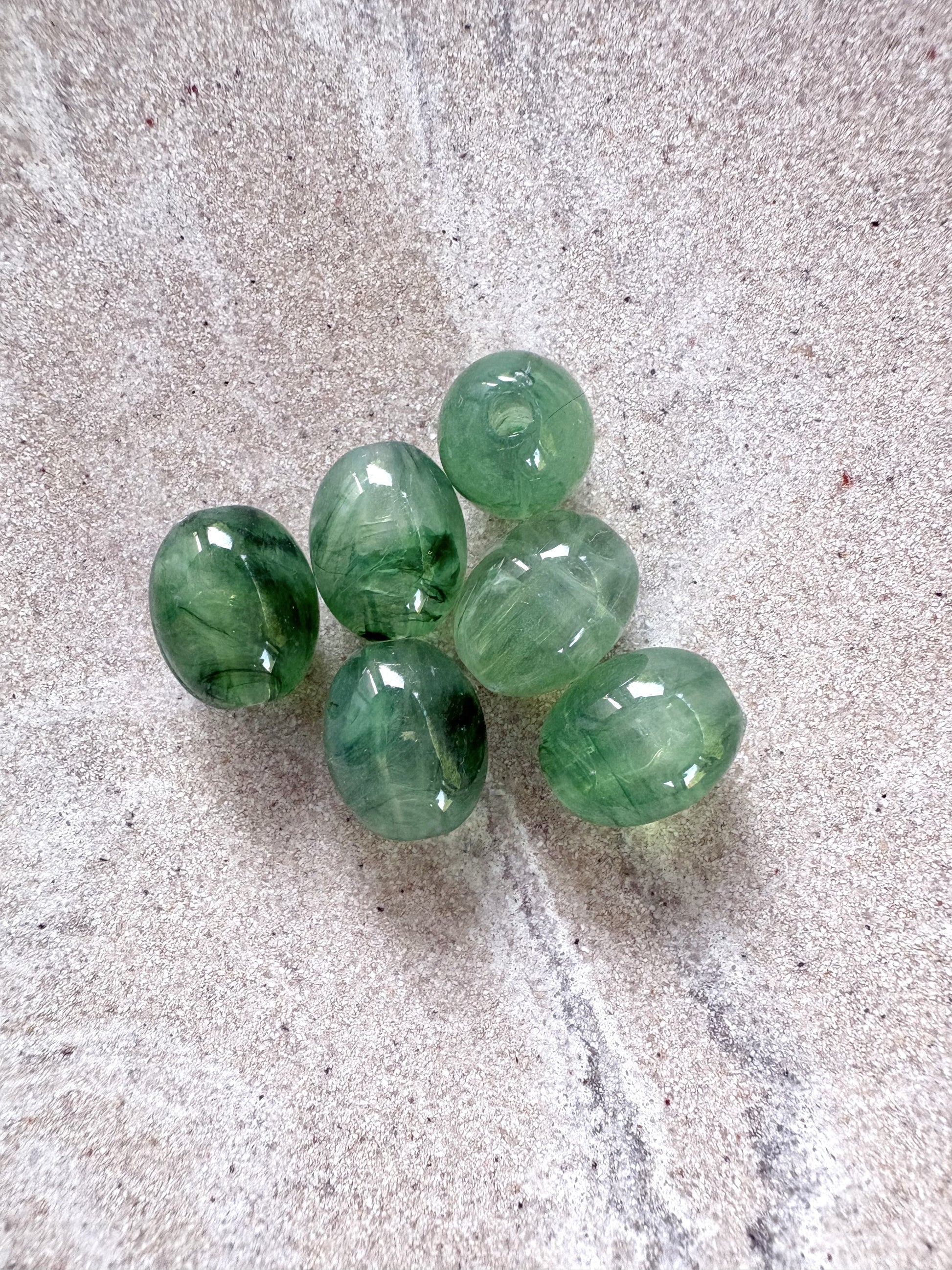 perlesetcreationbijoux - perles ovales en acrylique 13x10 mm vert 