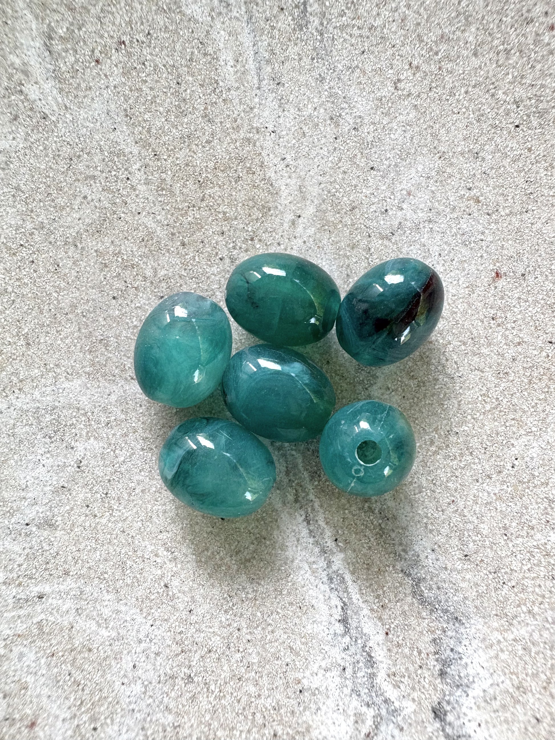 perlesetcreationbijoux - perles ovales en acrylique 13x10 mm vert turquoise