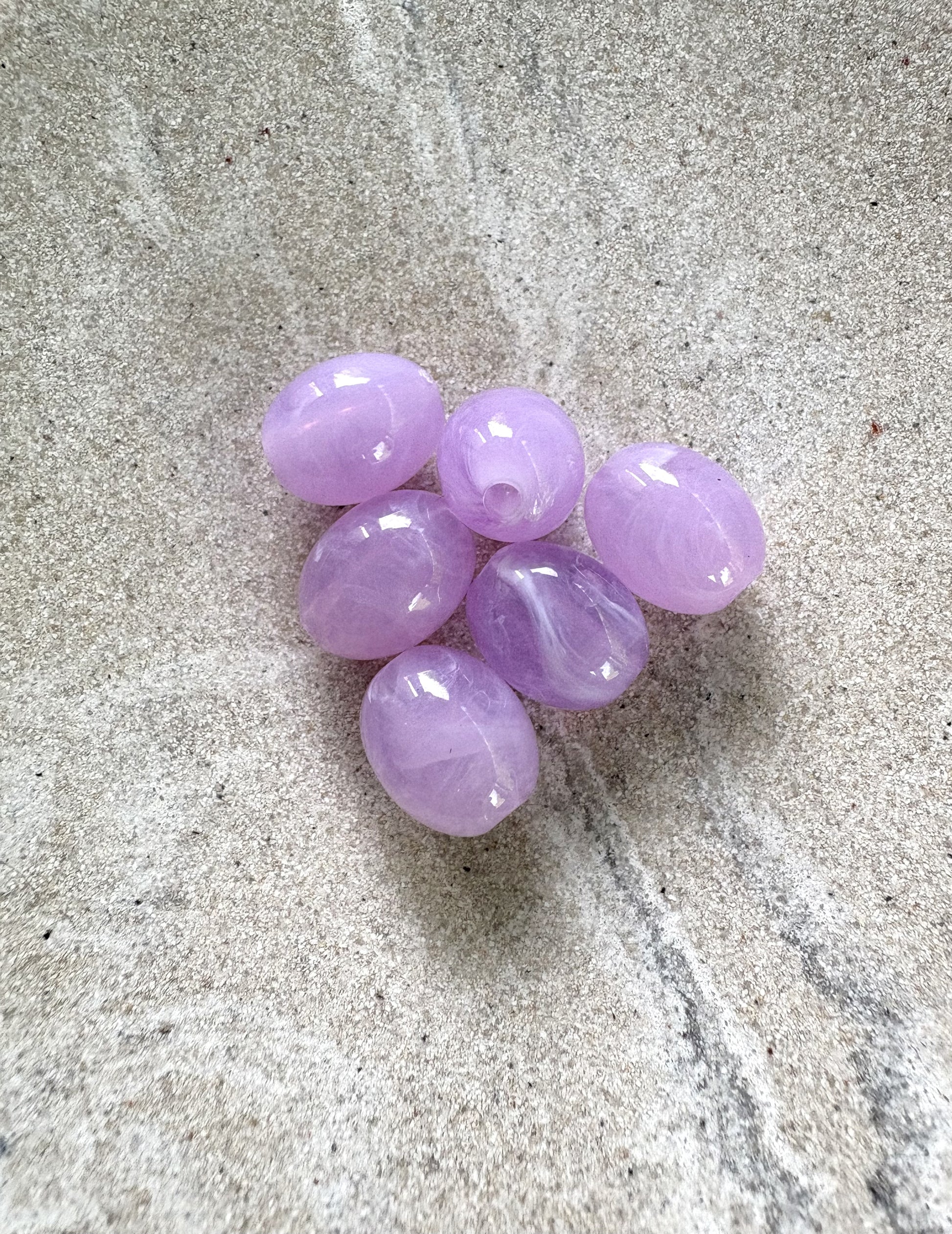 perlesetcreationbijoux - perles ovales en acrylique 13x10 mm violet