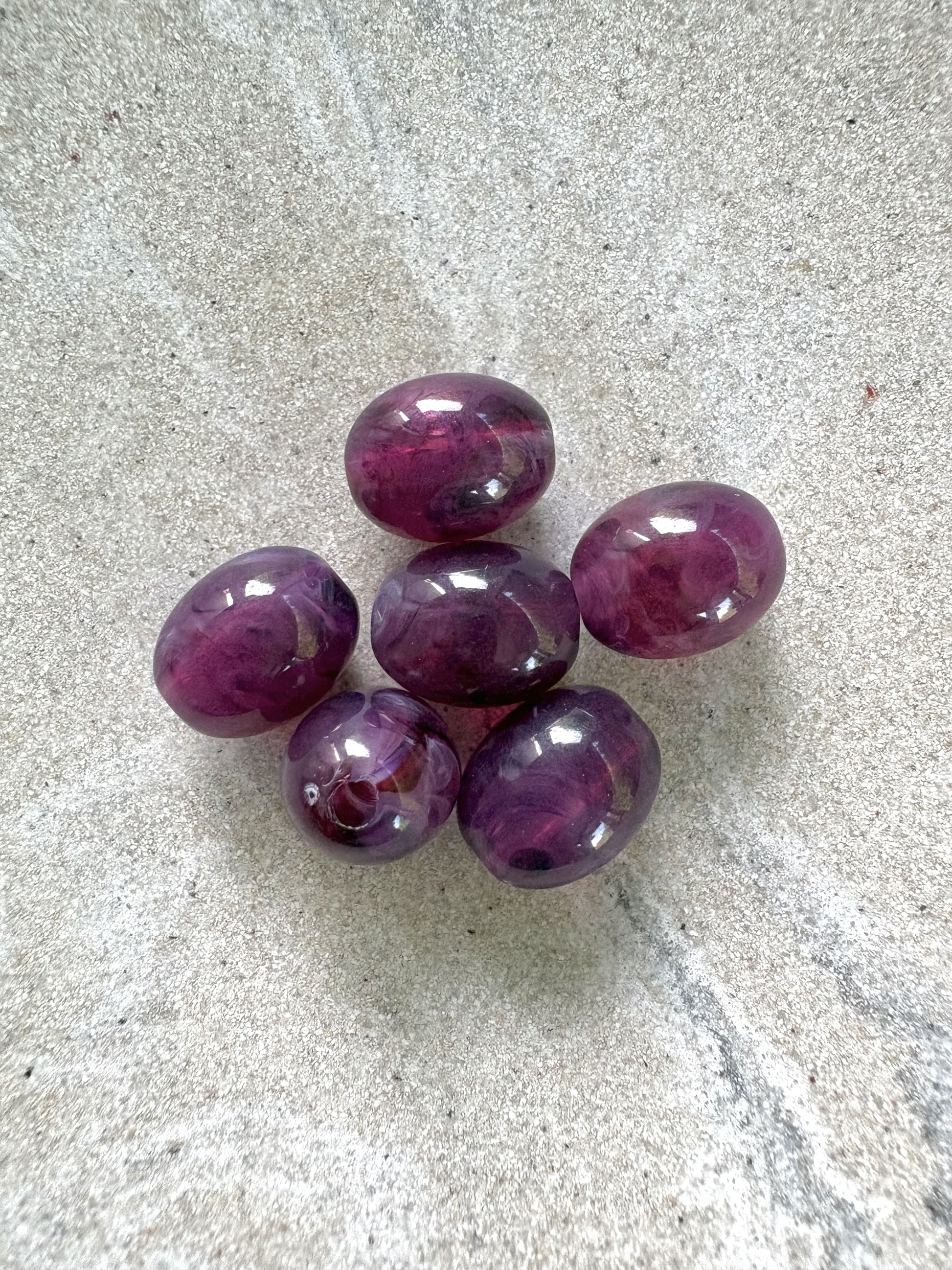 perlesetcreationbijoux - perles ovales en acrylique 13x10 mm violet