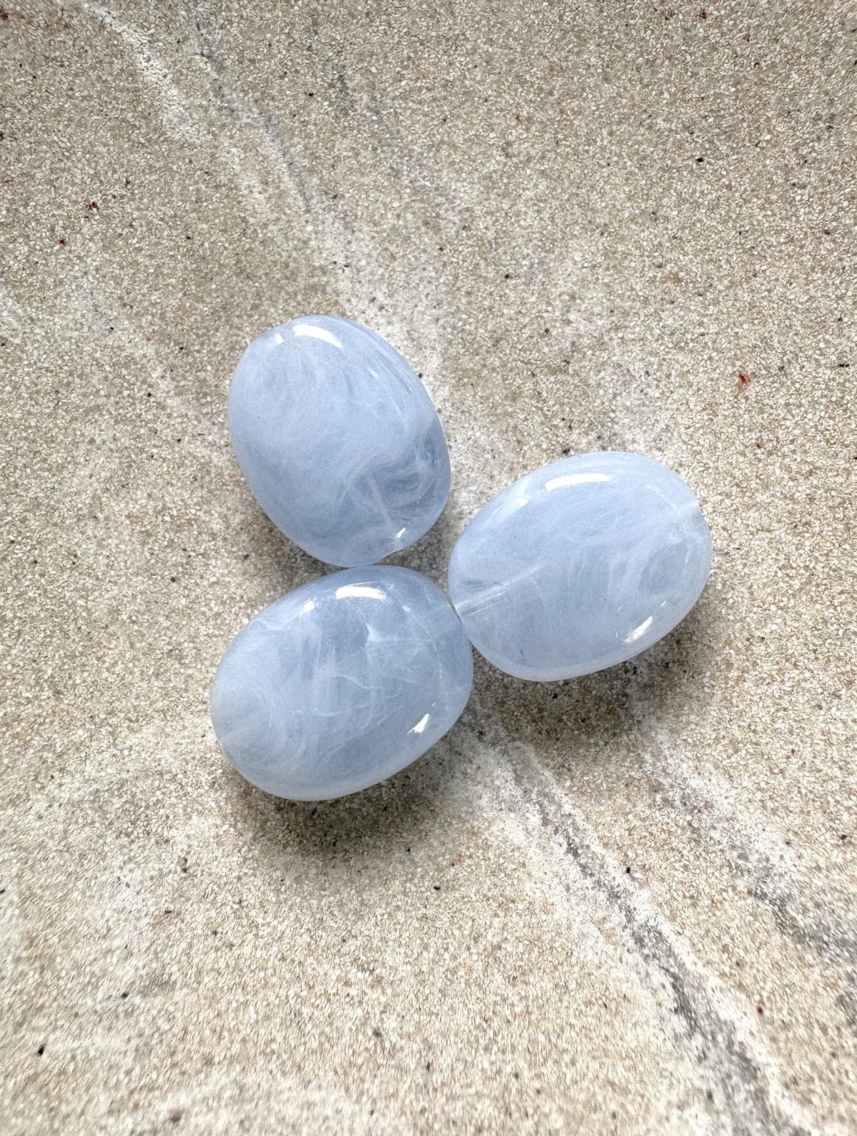 perlesetcreationbijoux - perle ovale marbrée en acrylique de 19x15 mm bleu ciel