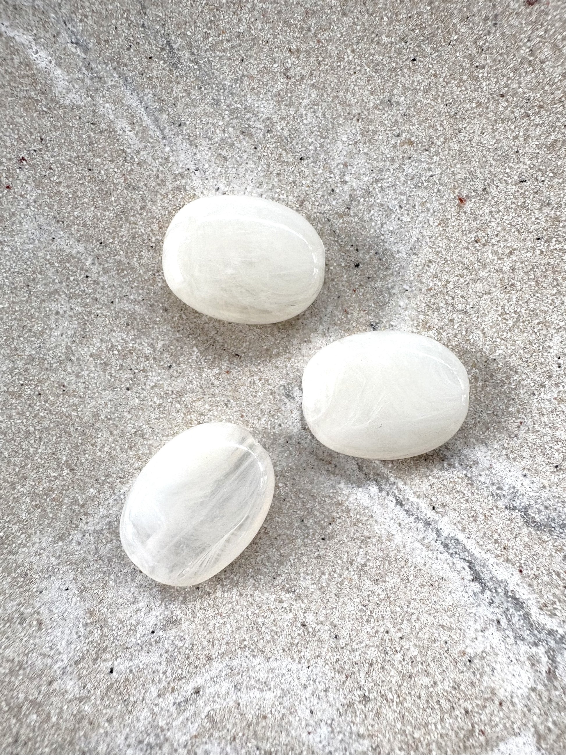 perlesetcreationbijoux - perles ovales marbrées en acrylique de 19x15 mm blanches